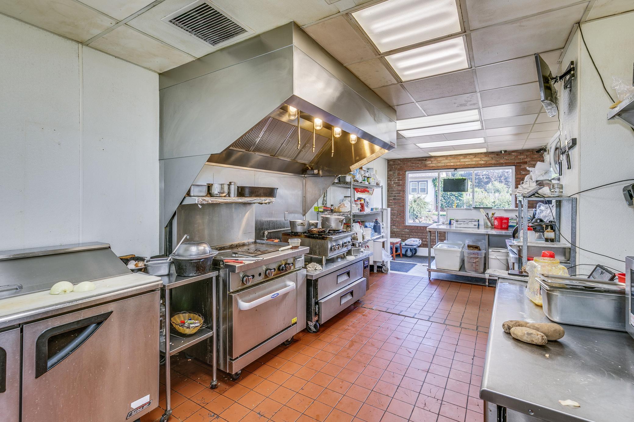 View of Commercial Sale at 1025 Southview Boulevard, South Saint Paul MN 55075, South Saint Paul (8 of 29) - Mike Wilen | Minnesota Team Real Estate