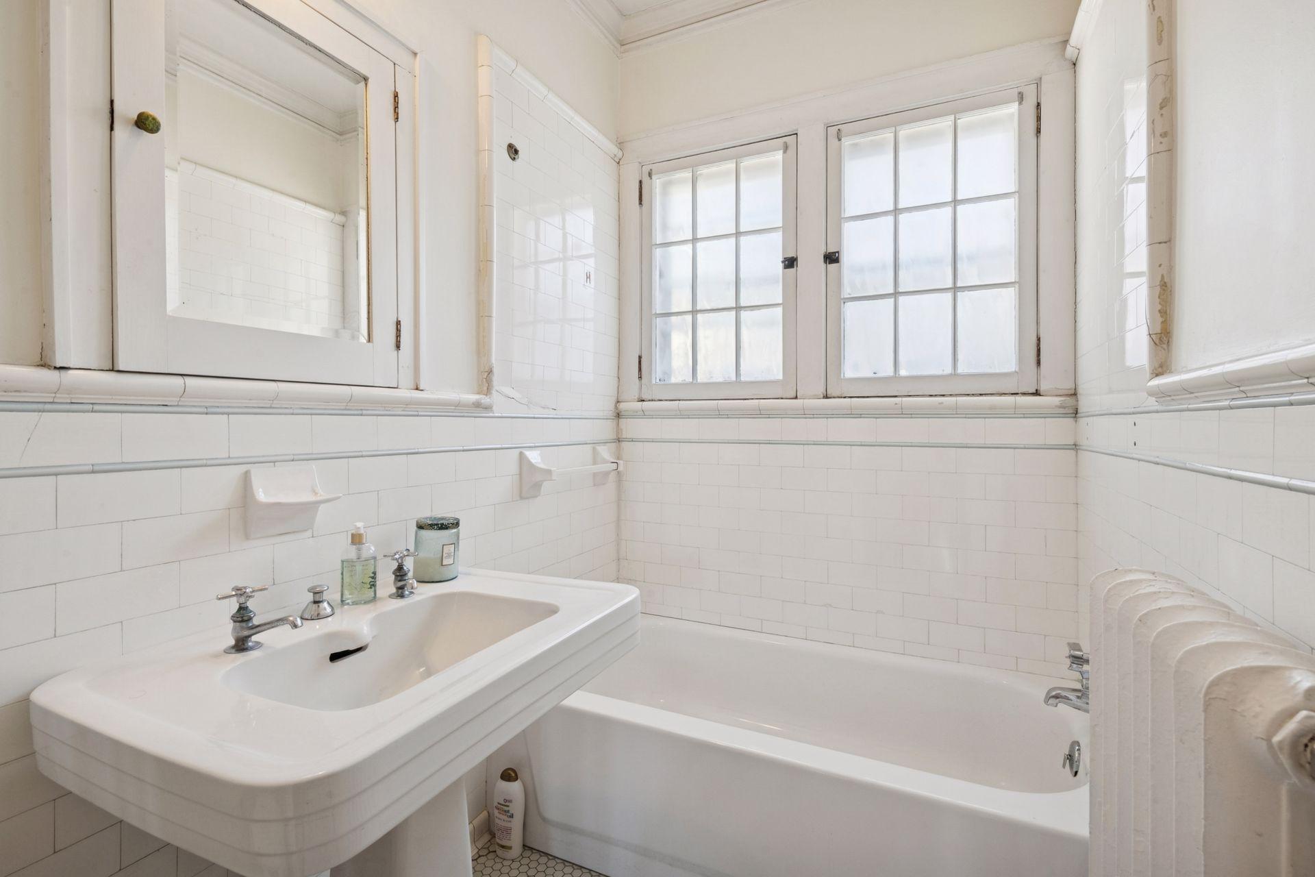 View of Residential at 1222 Douglas Avenue, Minneapolis MN 55403, Minneapolis (28 of 59) - Mike Wilen | Minnesota Team Real Estate