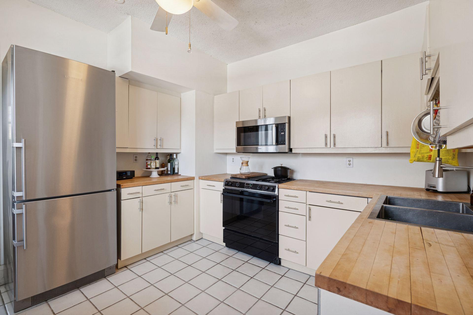 View of Residential at 1222 Douglas Avenue, Minneapolis MN 55403, Minneapolis (17 of 59) - Mike Wilen | Minnesota Team Real Estate
