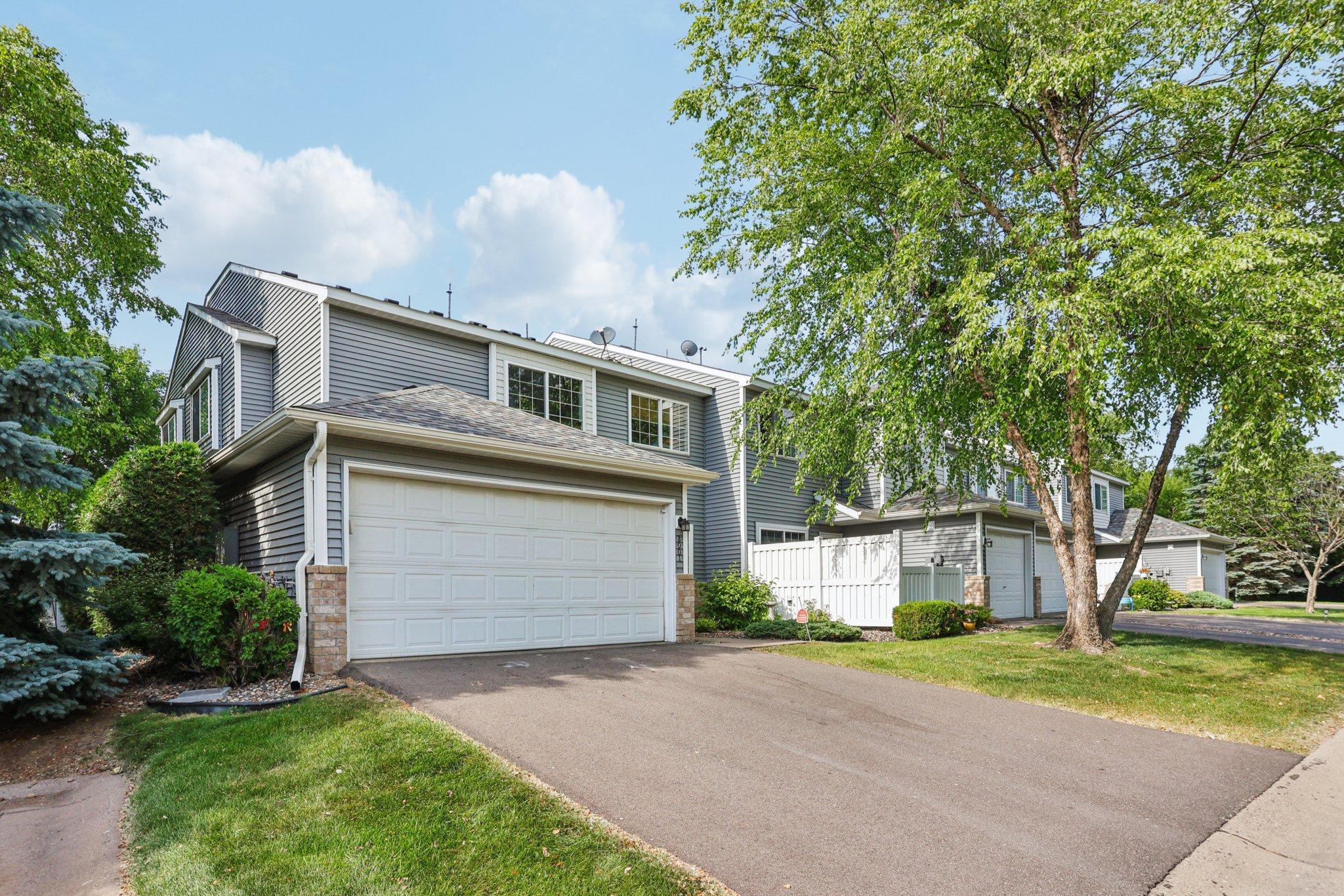 View of Residential at 2001 Gresham Avenue, Oakdale MN 55128, Oakdale - Mike Wilen | Minnesota Team Real Estate