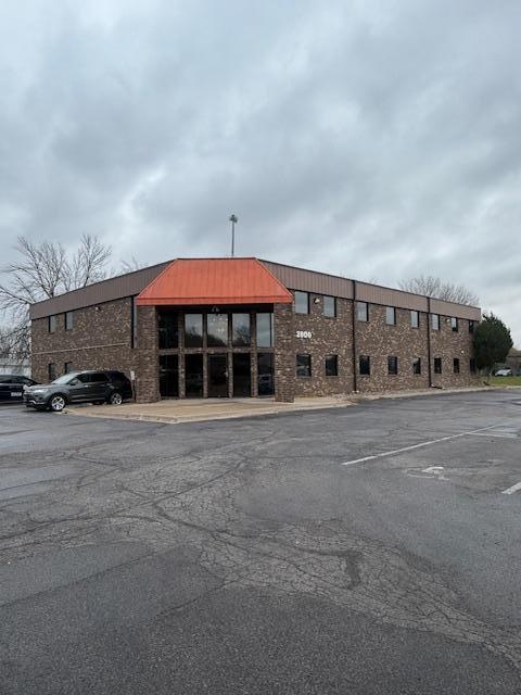 View of Commercial Sale at 2800 Freeway Boulevard, Brooklyn Center MN 55430, Brooklyn Center (2 of 5) - Mike Wilen | Minnesota Team Real Estate