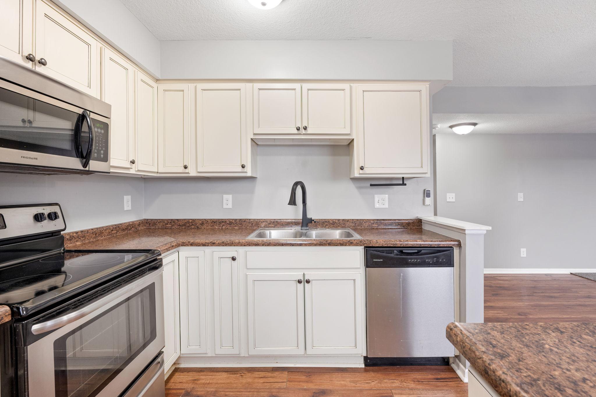 View of Residential at 7888 Dunmore Road, Woodbury MN 55125, Woodbury (9 of 34) - Mike Wilen | Minnesota Team Real Estate