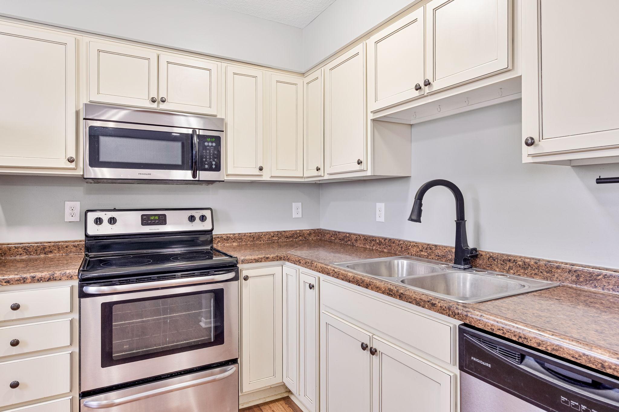 View of Residential at 7888 Dunmore Road, Woodbury MN 55125, Woodbury (6 of 34) - Mike Wilen | Minnesota Team Real Estate