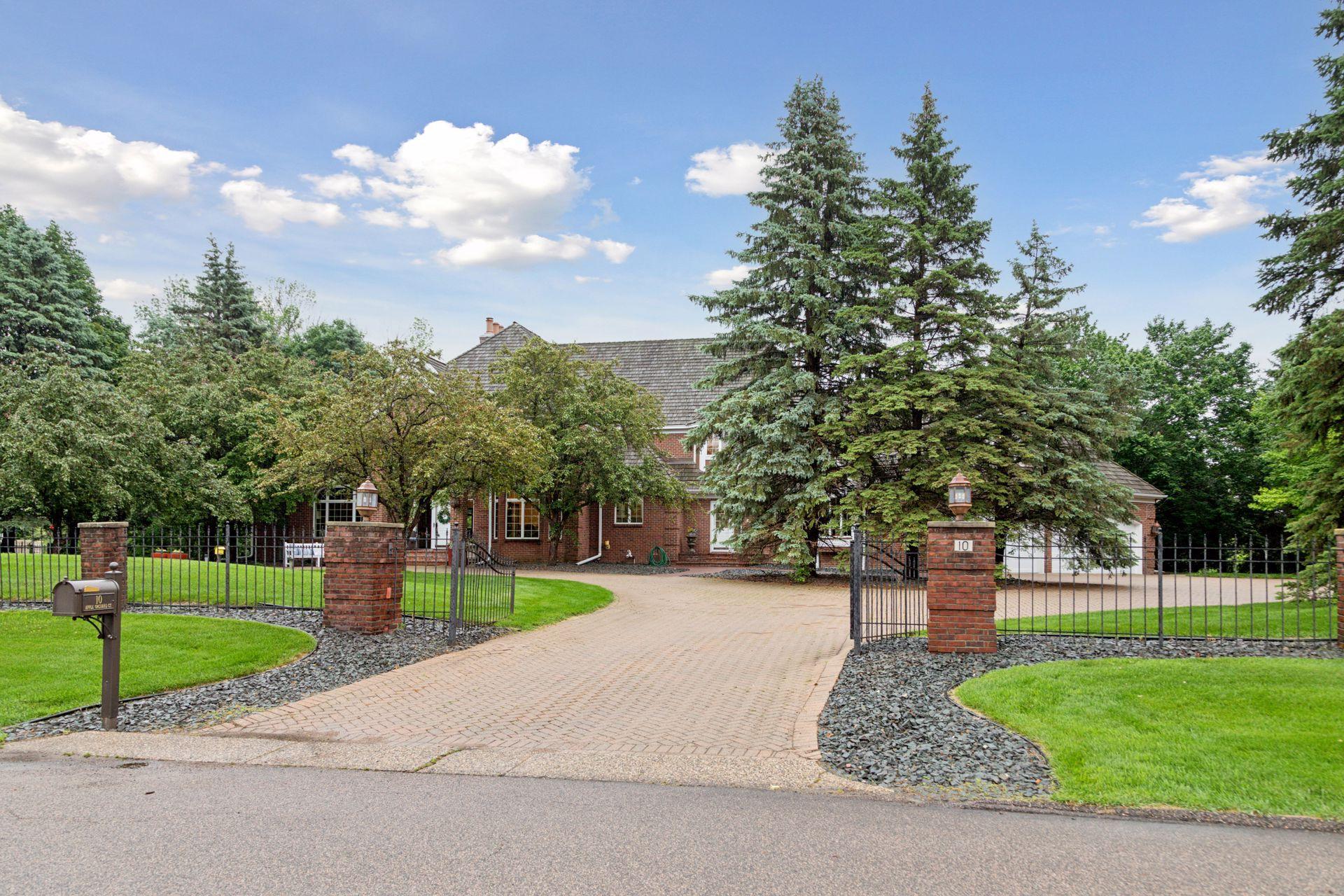 View of Residential at 10 Apple Orchard Court, Dellwood MN 55110, Dellwood (25 of 118) - Mike Wilen | Minnesota Team Real Estate