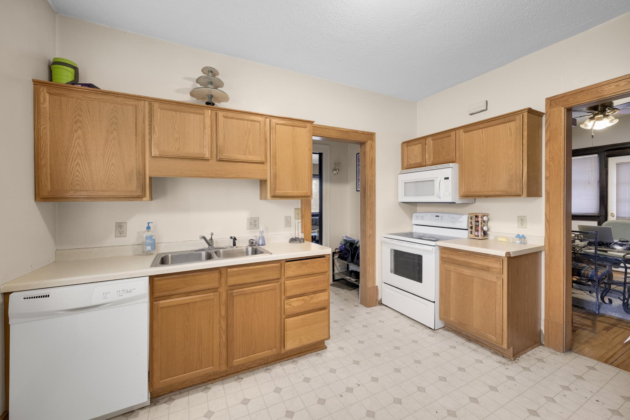 View of Residential Income at 3940 Park Avenue, Minneapolis MN 55407, Minneapolis (18 of 36) - Mike Wilen | Minnesota Team Real Estate