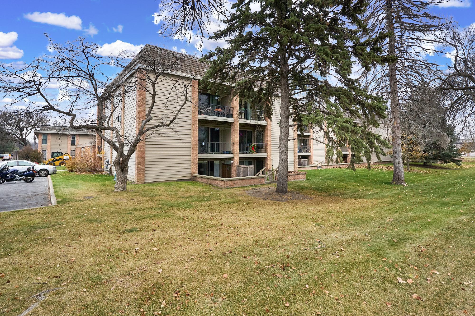 View of Residential at 6423 Colony Way #2G, Edina MN 55435, Edina (13 of 20) - Mike Wilen | Minnesota Team Real Estate