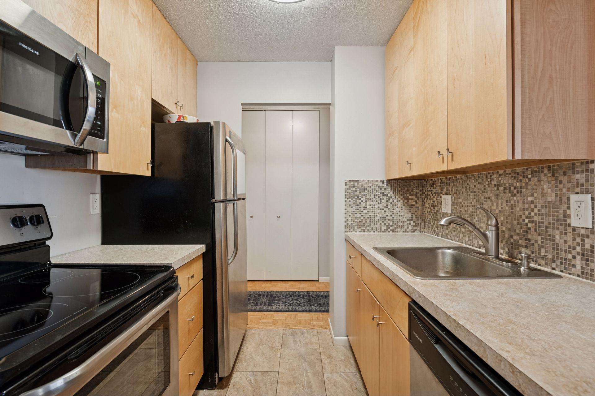 View of Residential at 400 Groveland Avenue #910, Minneapolis MN 55403, Minneapolis (12 of 42) - Mike Wilen | Minnesota Team Real Estate