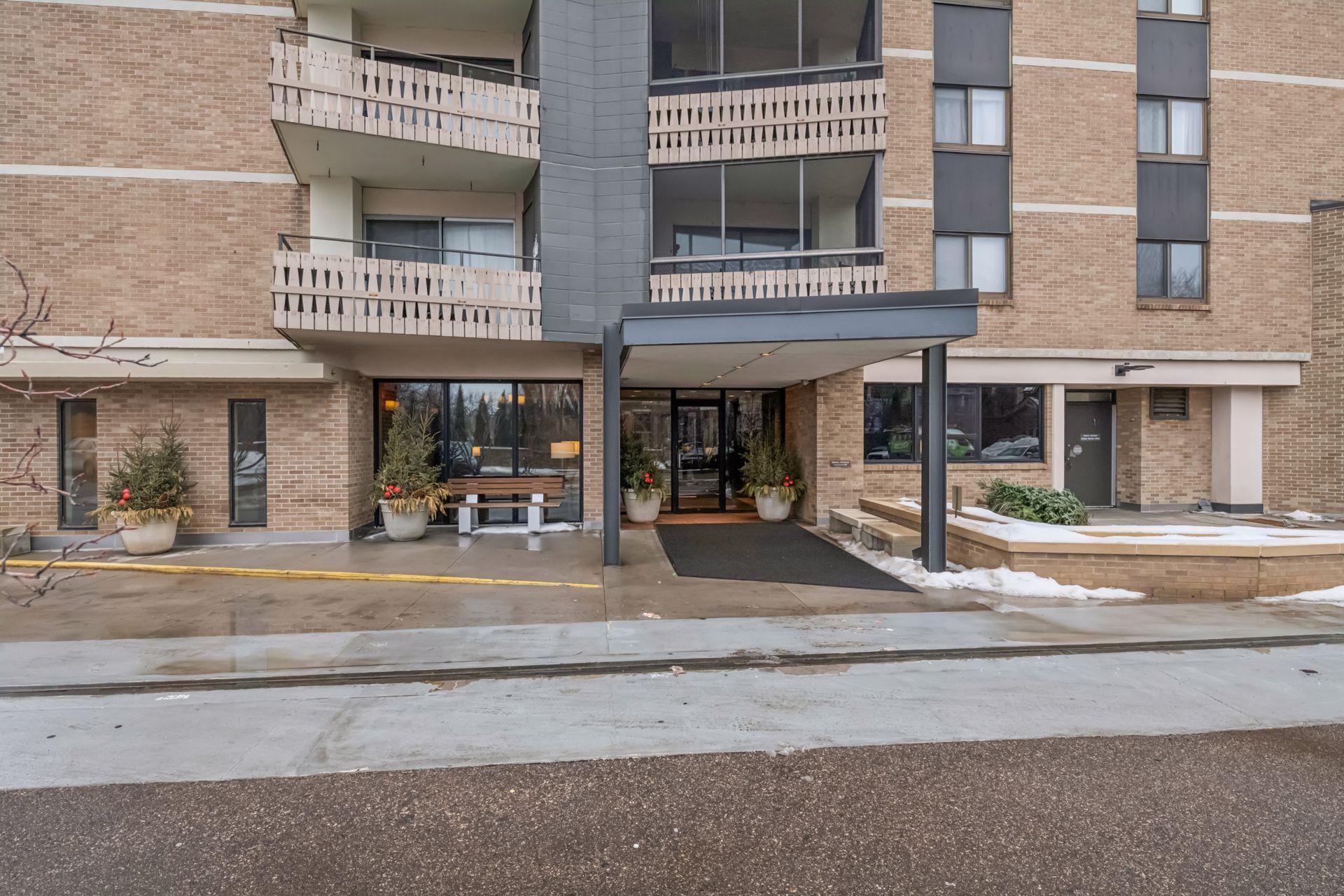 View of Residential at 400 Groveland Avenue #910, Minneapolis MN 55403, Minneapolis (4 of 42) - Mike Wilen | Minnesota Team Real Estate