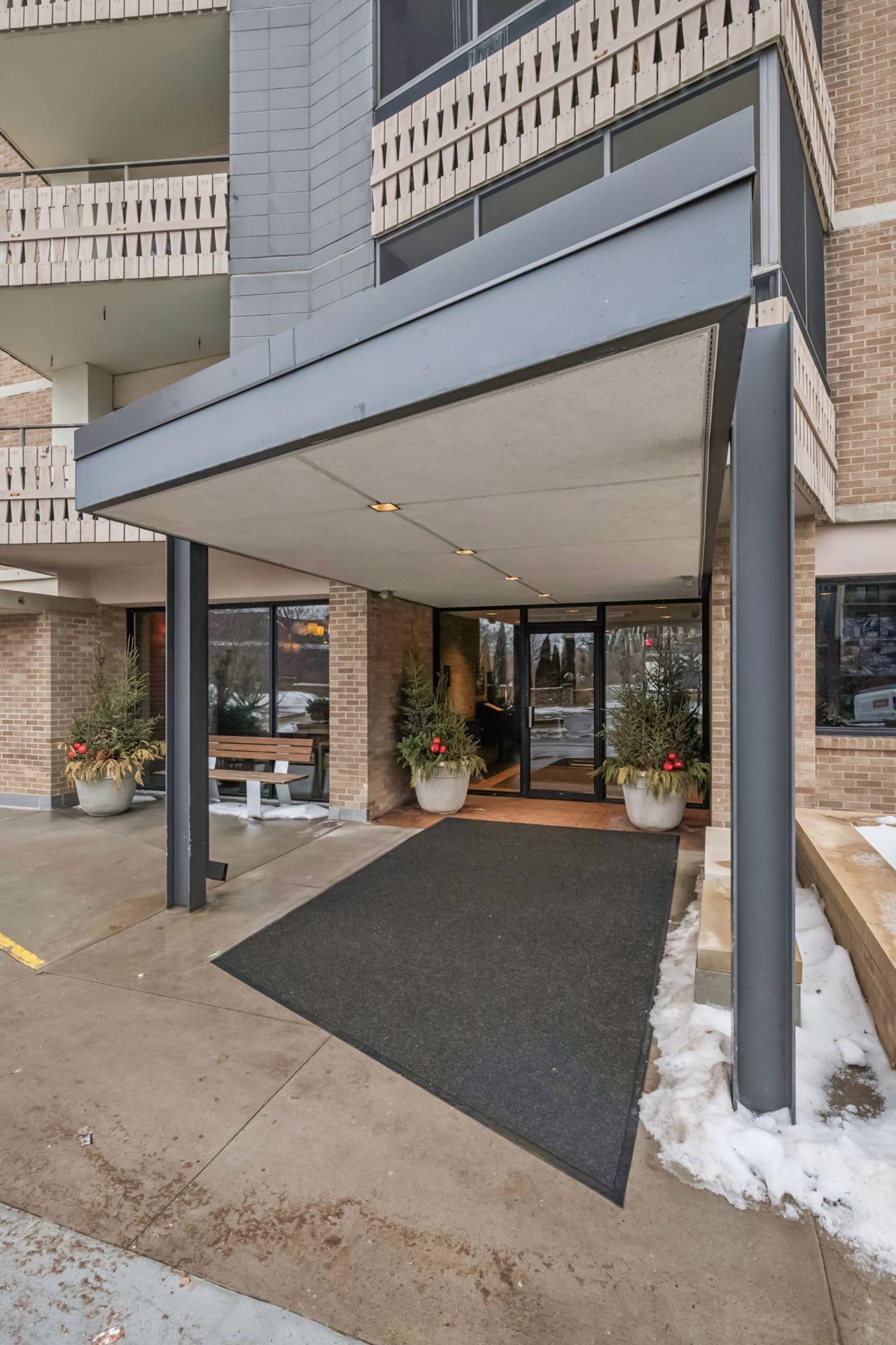 View of Residential at 400 Groveland Avenue #910, Minneapolis MN 55403, Minneapolis (6 of 42) - Mike Wilen | Minnesota Team Real Estate