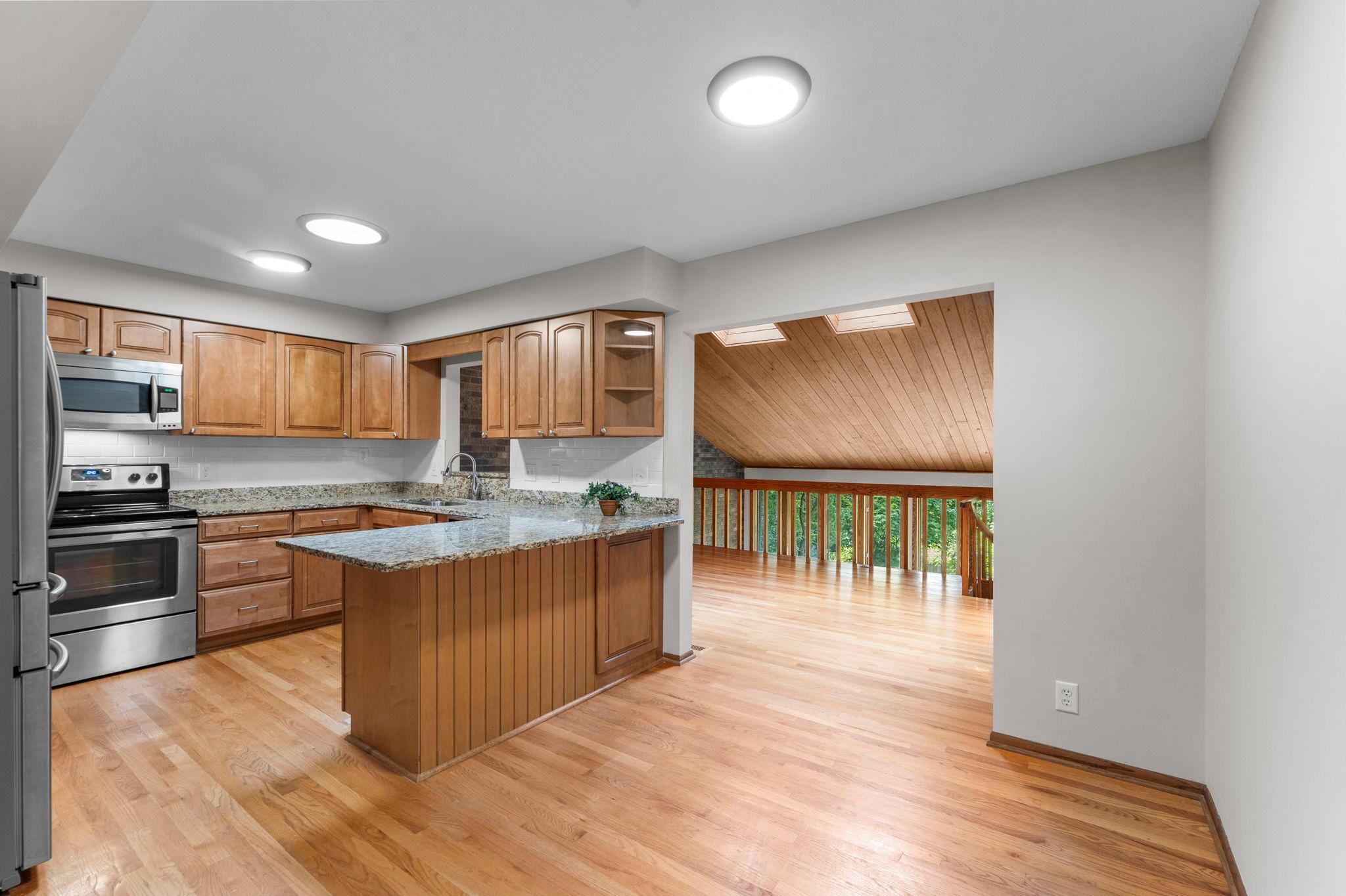 View of Residential at 16101 Hilltop Road, Eden Prairie MN 55347, Eden Prairie (10 of 30) - Mike Wilen | Minnesota Team Real Estate