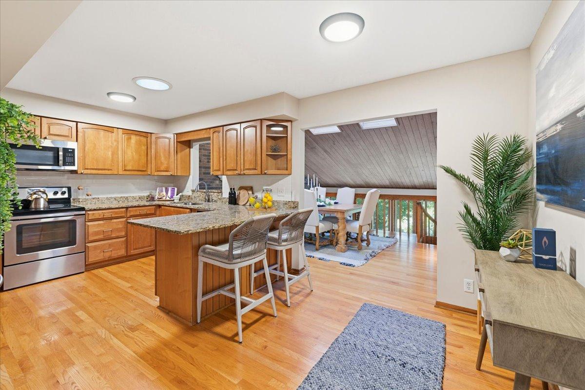 View of Residential at 16101 Hilltop Road, Eden Prairie MN 55347, Eden Prairie (19 of 54) - Mike Wilen | Minnesota Team Real Estate