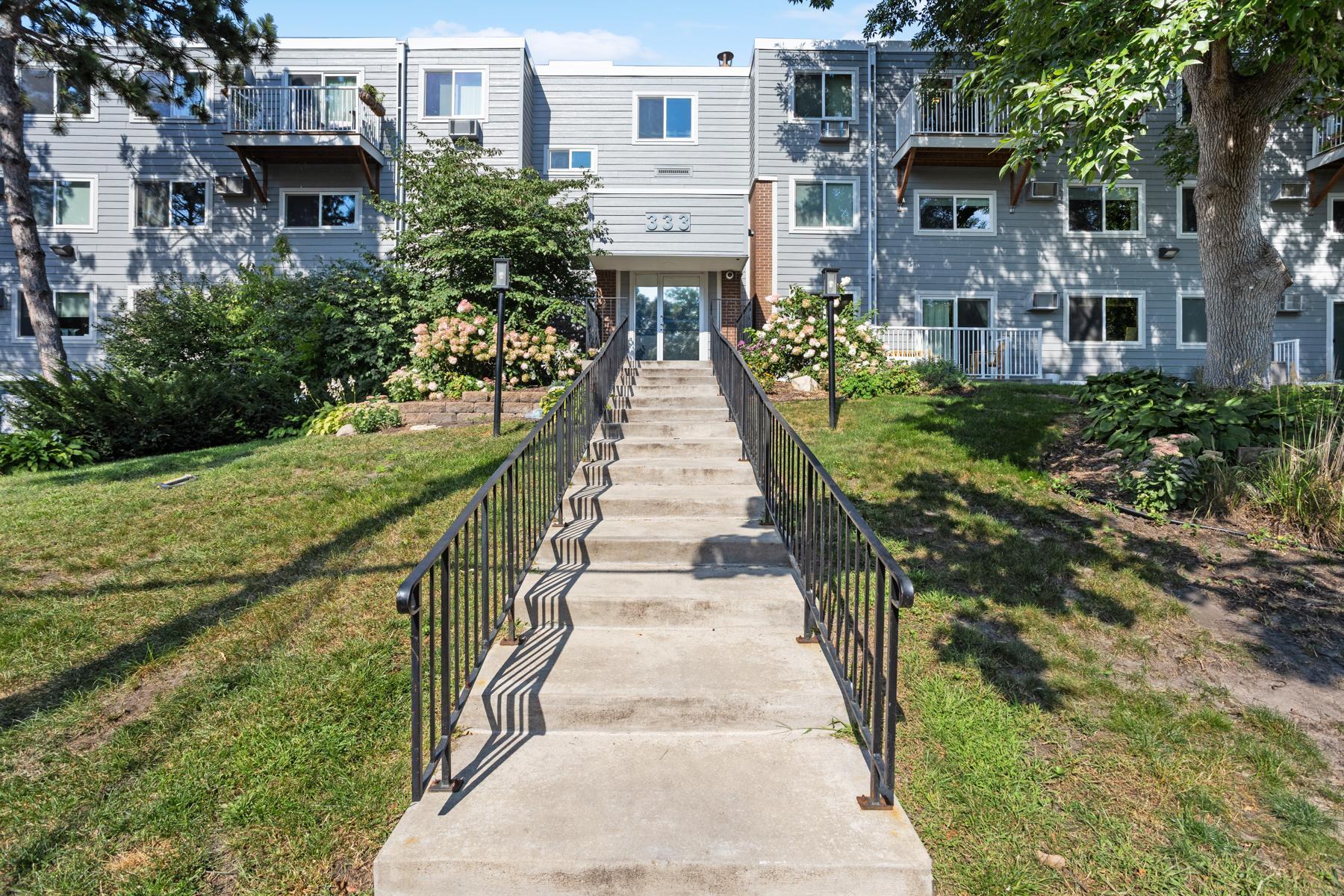 View of Residential at 333 8th Street #305, Minneapolis MN 55414, Minneapolis - Mike Wilen | Minnesota Team Real Estate