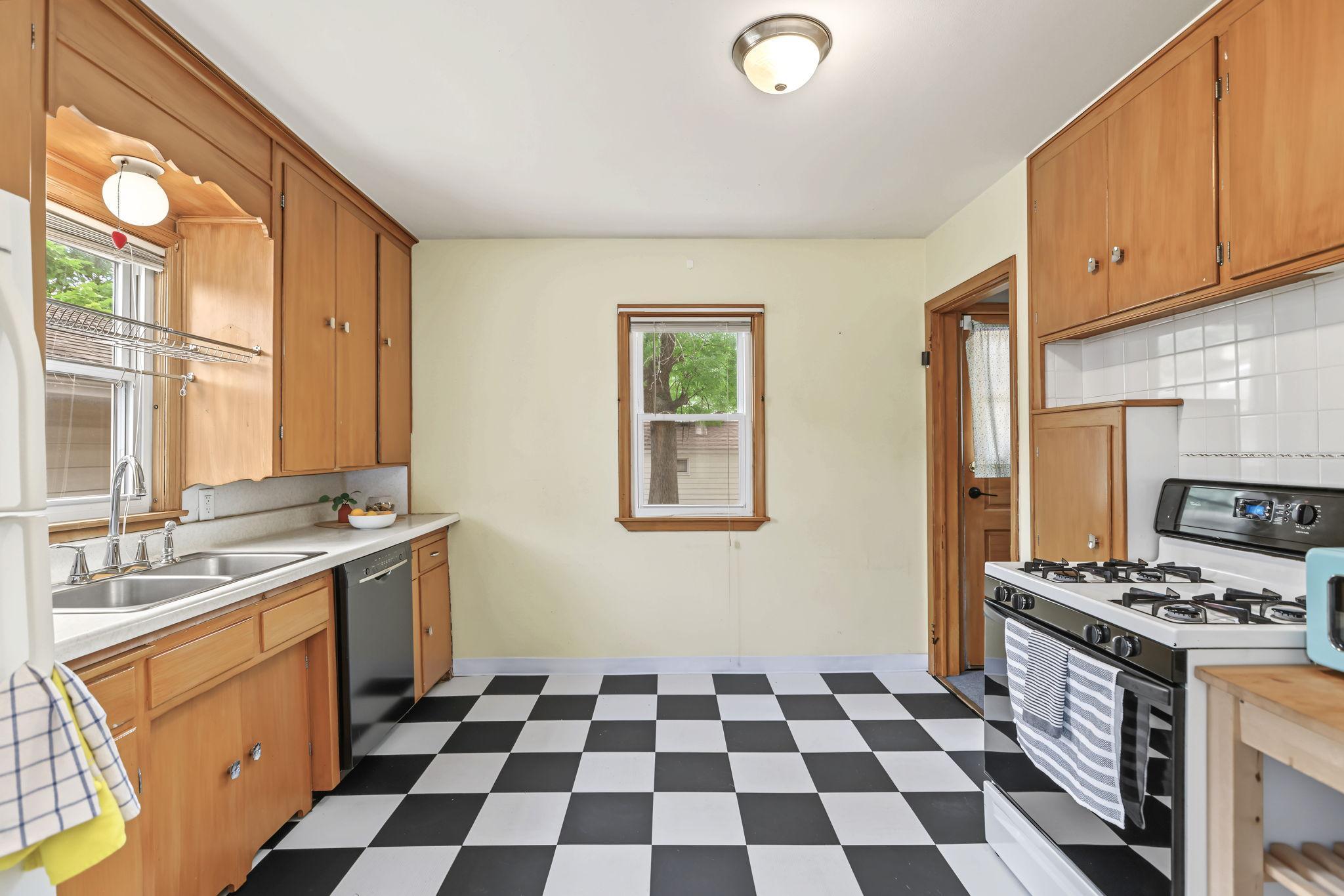 View of Residential at 4018 Monroe Street, Columbia Heights MN 55421, Columbia Heights (10 of 31) - Mike Wilen | Minnesota Team Real Estate