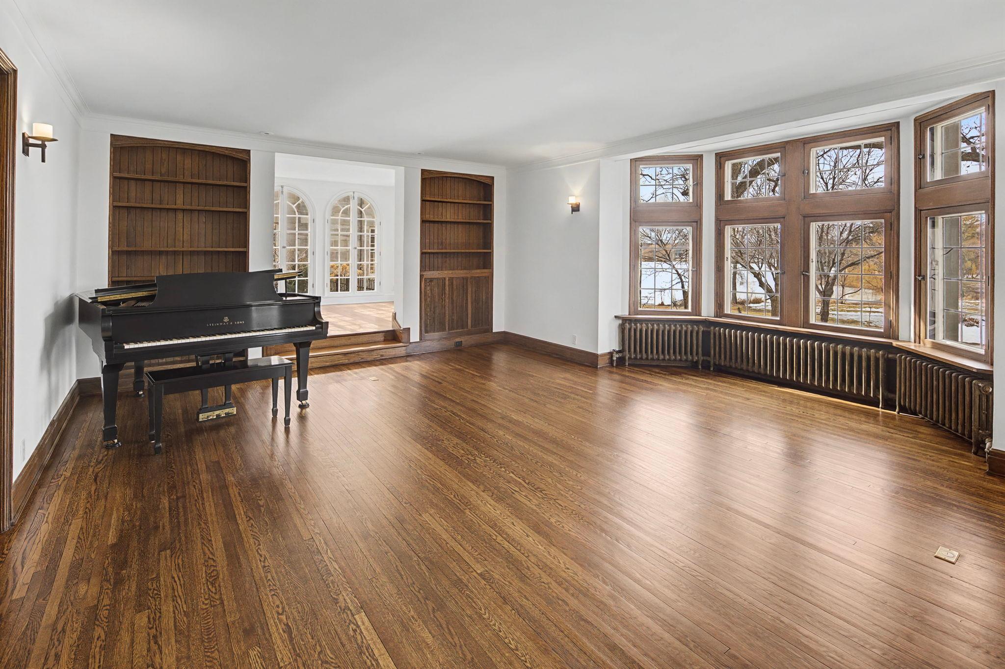 View of Residential at 2635 Newton Avenue, Minneapolis MN 55405, Minneapolis (13 of 51) - Mike Wilen | Minnesota Team Real Estate