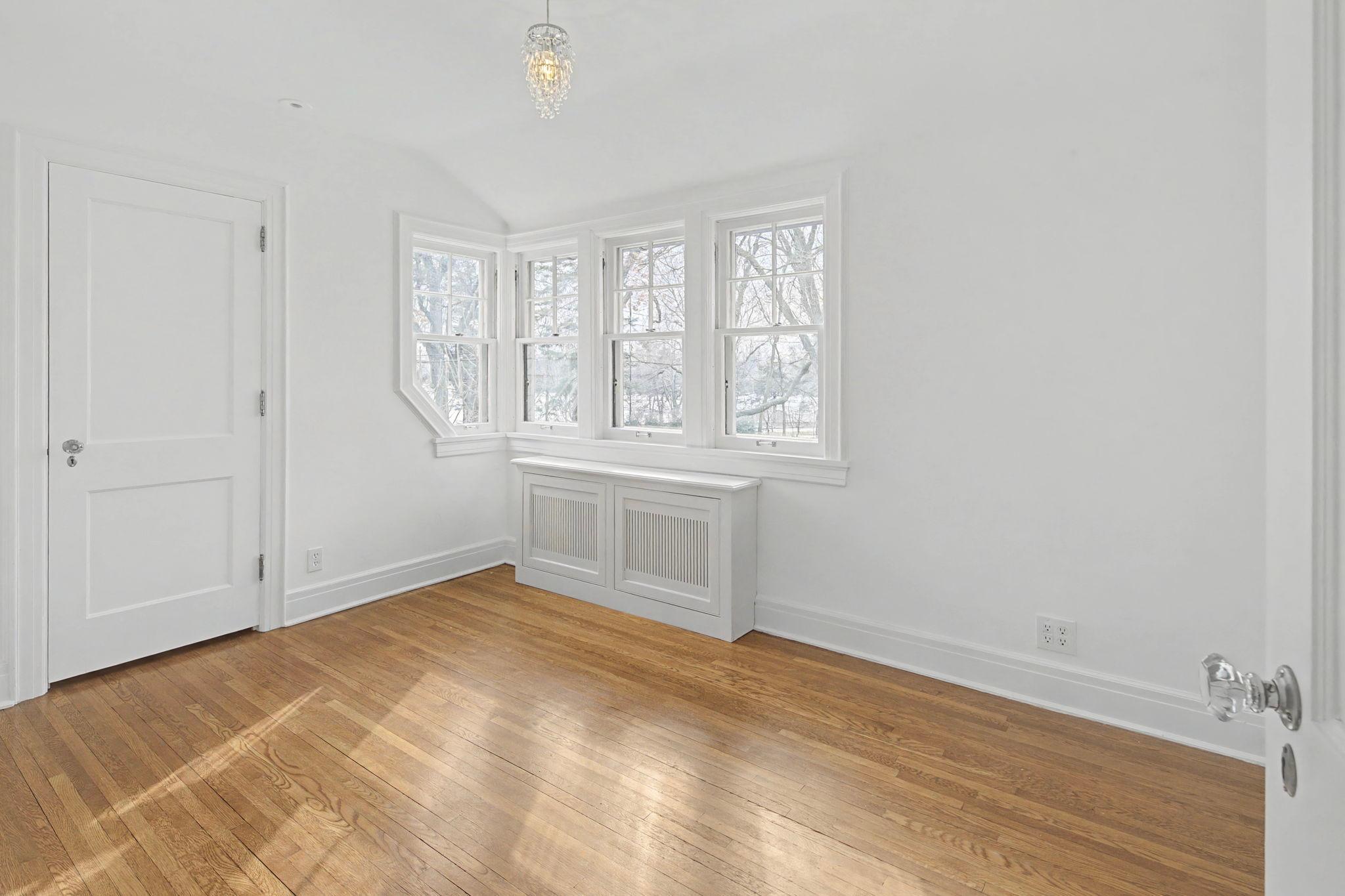 View of Residential at 2635 Newton Avenue, Minneapolis MN 55405, Minneapolis (28 of 51) - Mike Wilen | Minnesota Team Real Estate