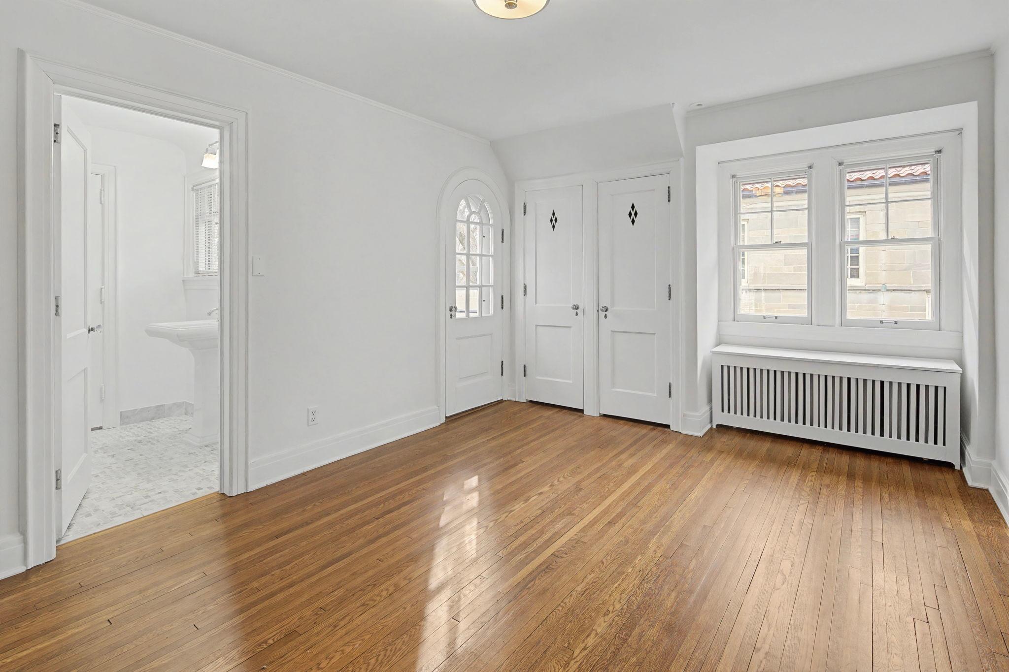 View of Residential at 2635 Newton Avenue, Minneapolis MN 55405, Minneapolis (25 of 51) - Mike Wilen | Minnesota Team Real Estate