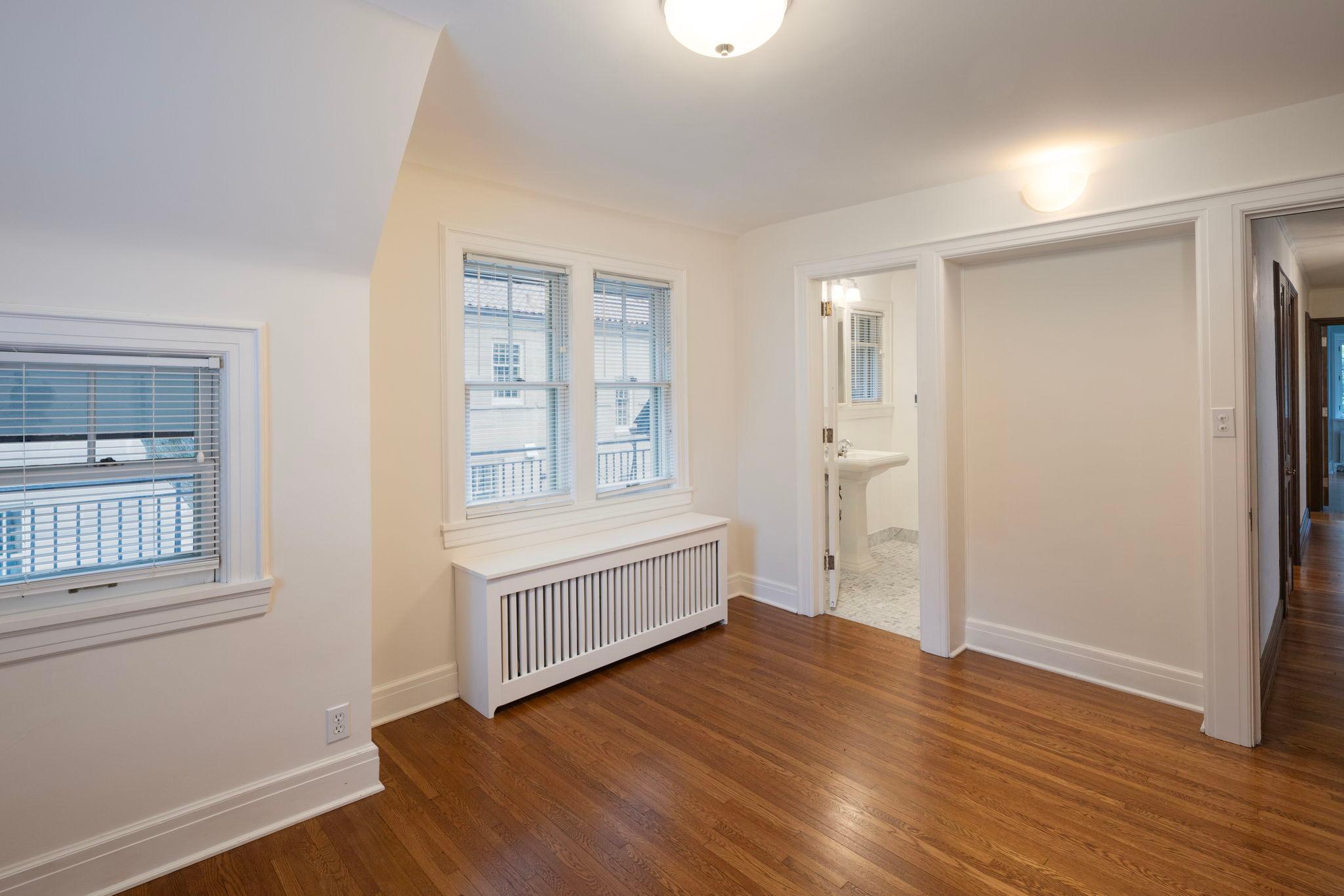View of Residential at 2635 Newton Avenue, Minneapolis MN 55405, Minneapolis (20 of 40) - Mike Wilen | Minnesota Team Real Estate