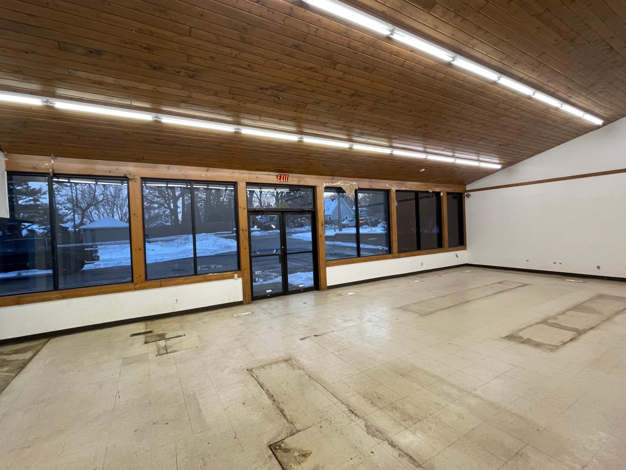 View of Commercial Sale at 3542 Shoreline Drive, Wayzata MN 55391, Wayzata (8 of 13) - Mike Wilen | Minnesota Team Real Estate