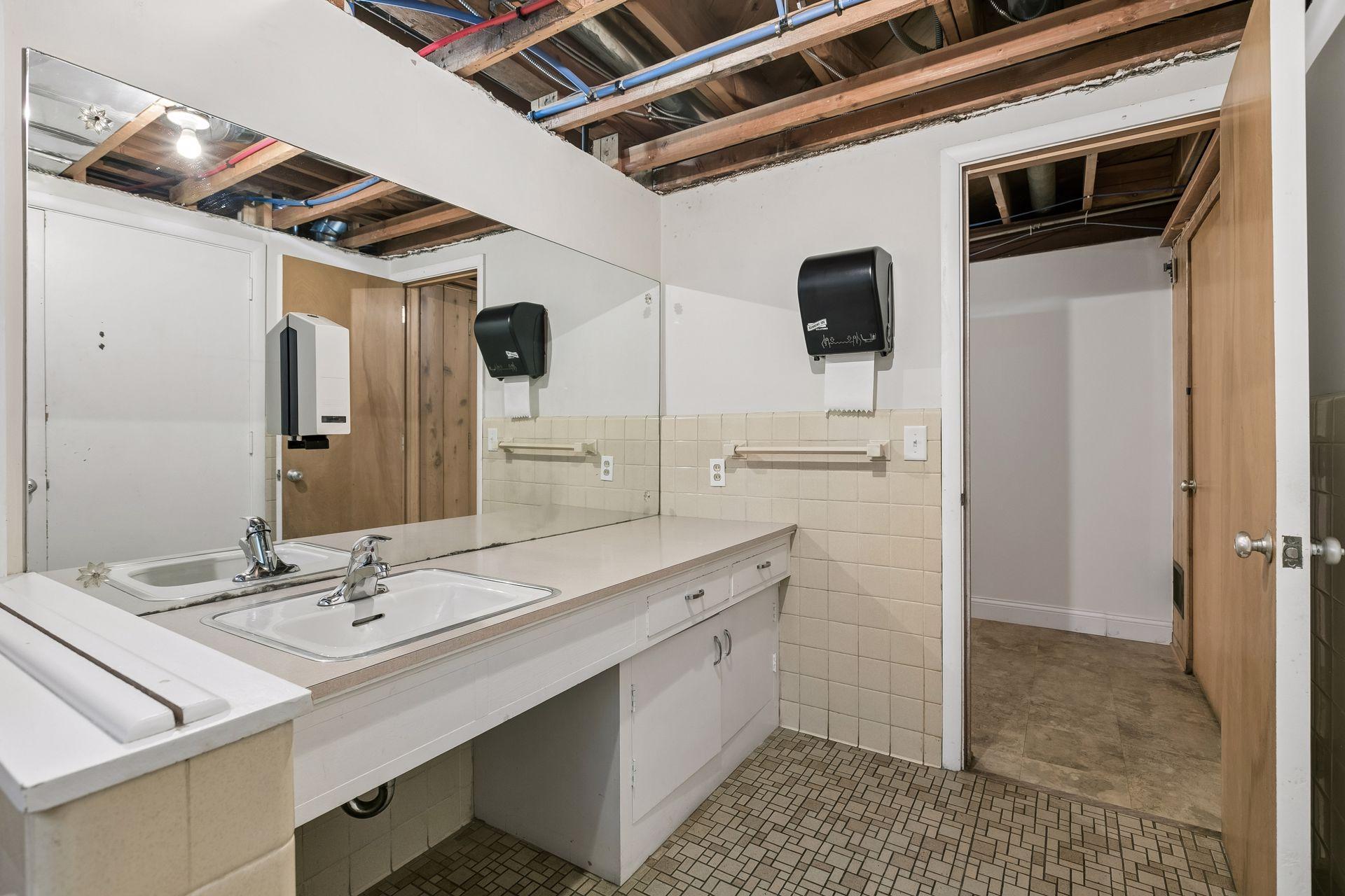 View of Commercial Sale at 901 23rd Avenue, Minneapolis MN 55418, Minneapolis (44 of 51) - Mike Wilen | Minnesota Team Real Estate