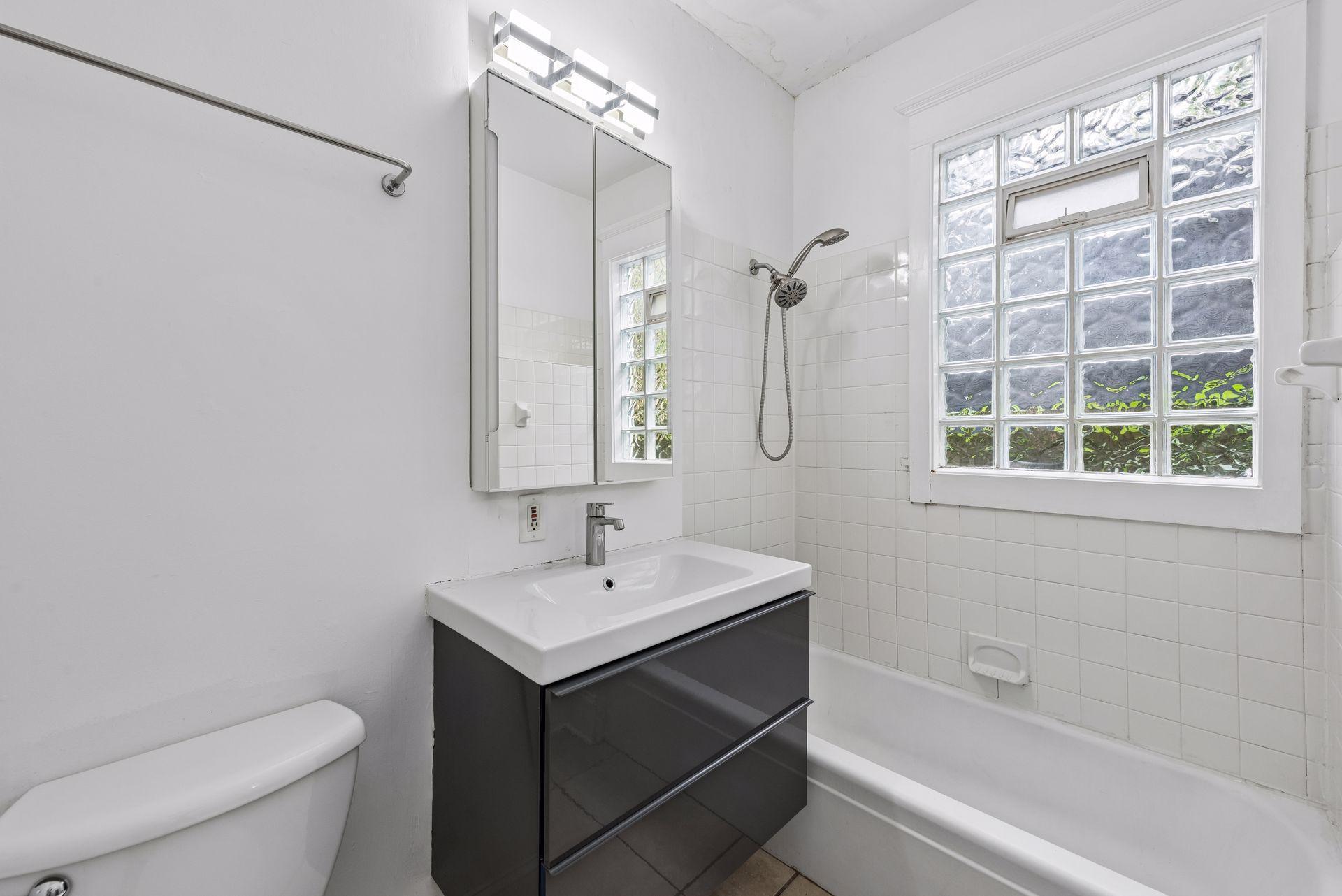 View of Residential Income at 2121 Harriet Avenue, Minneapolis MN 55405, Minneapolis (17 of 25) - Mike Wilen | Minnesota Team Real Estate