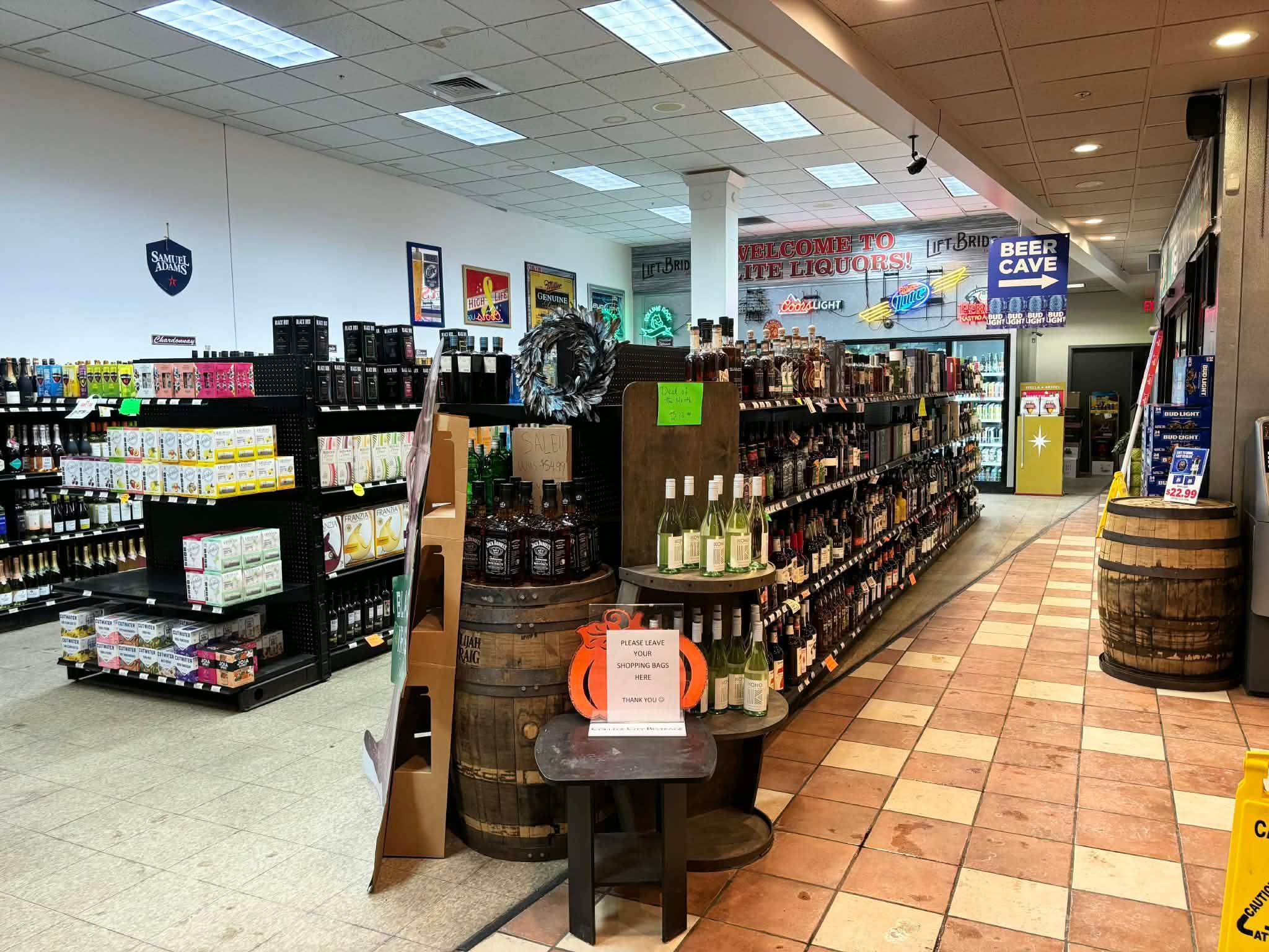 View of Commercial Sale at 8472 Tamarack Bay, Woodbury MN 55125, Woodbury (4 of 23) - Mike Wilen | Minnesota Team Real Estate