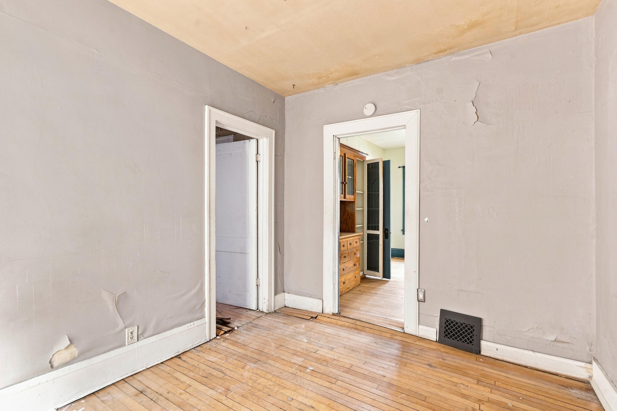 View of Residential Income at 1716 University Avenue, Minneapolis MN 55413, Minneapolis (13 of 41) - Mike Wilen | Minnesota Team Real Estate
