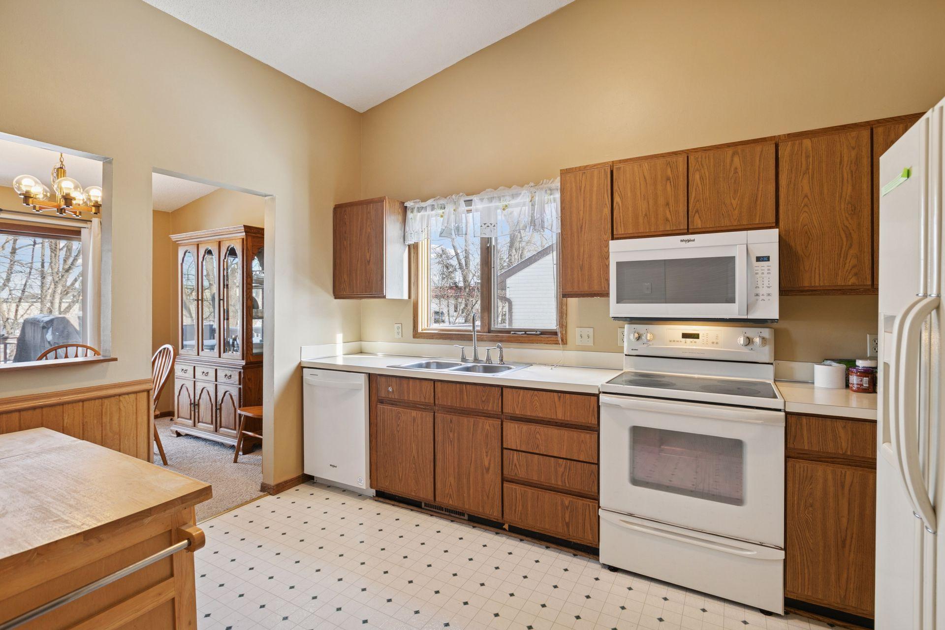 View of Residential at 2406 County Road D #4, Roseville MN 55112, Roseville (9 of 19) - Mike Wilen | Minnesota Team Real Estate