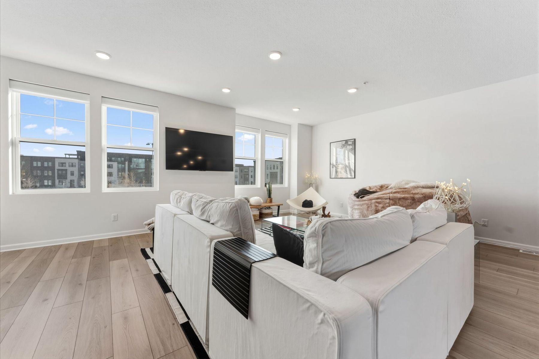 View of Residential at 879 Woodlawn Avenue #B, Saint Paul MN 55116, Saint Paul (33 of 136) - Mike Wilen | Minnesota Team Real Estate