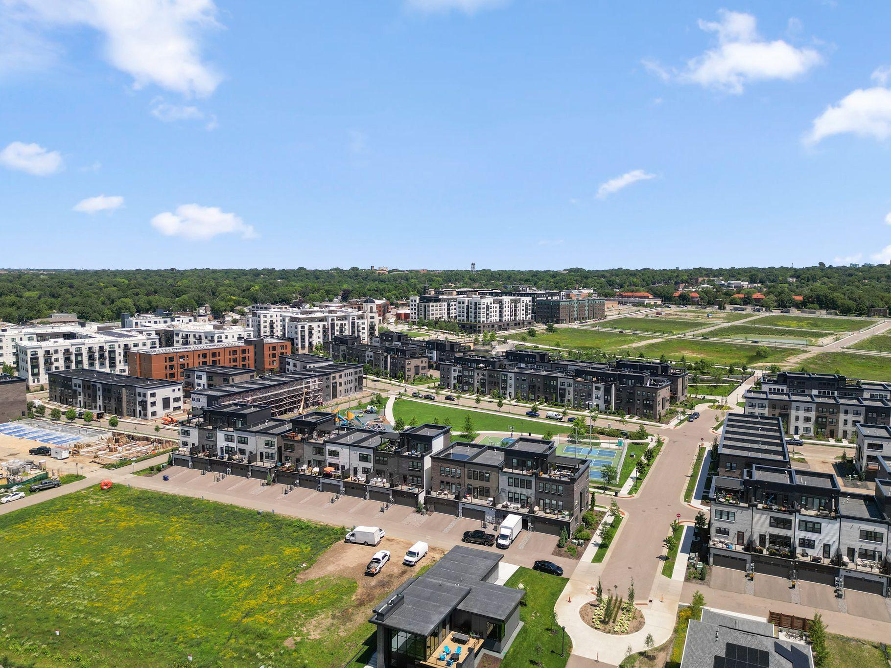 View of Residential at 879 Woodlawn Avenue #B, Saint Paul MN 55116, Saint Paul (106 of 136) - Mike Wilen | Minnesota Team Real Estate