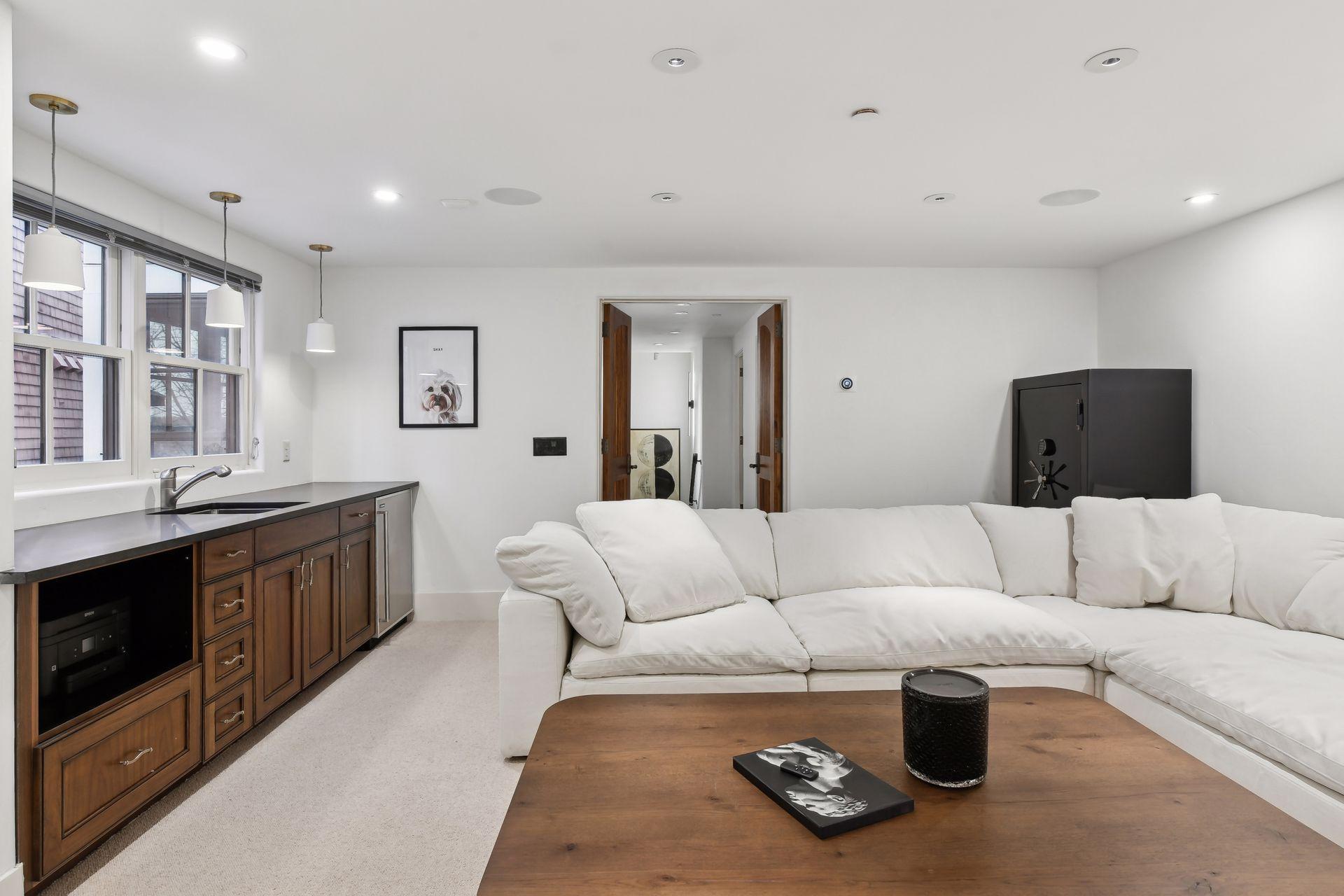 View of Residential at 1620 Kenwood Parkway, Minneapolis MN 55405, Minneapolis (69 of 102) - Mike Wilen | Minnesota Team Real Estate