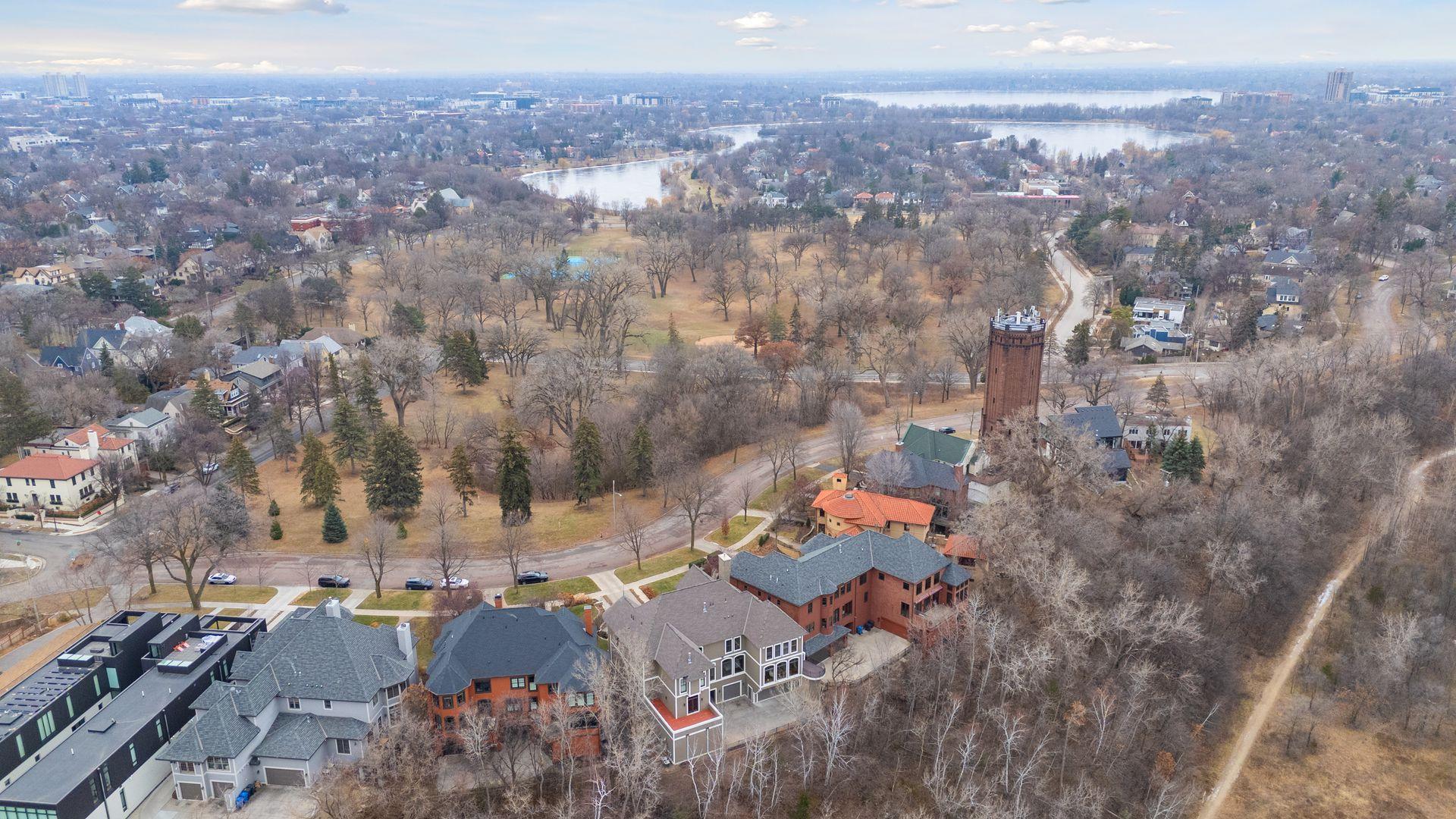 View of Residential at 1620 Kenwood Parkway, Minneapolis MN 55405, Minneapolis (85 of 102) - Mike Wilen | Minnesota Team Real Estate