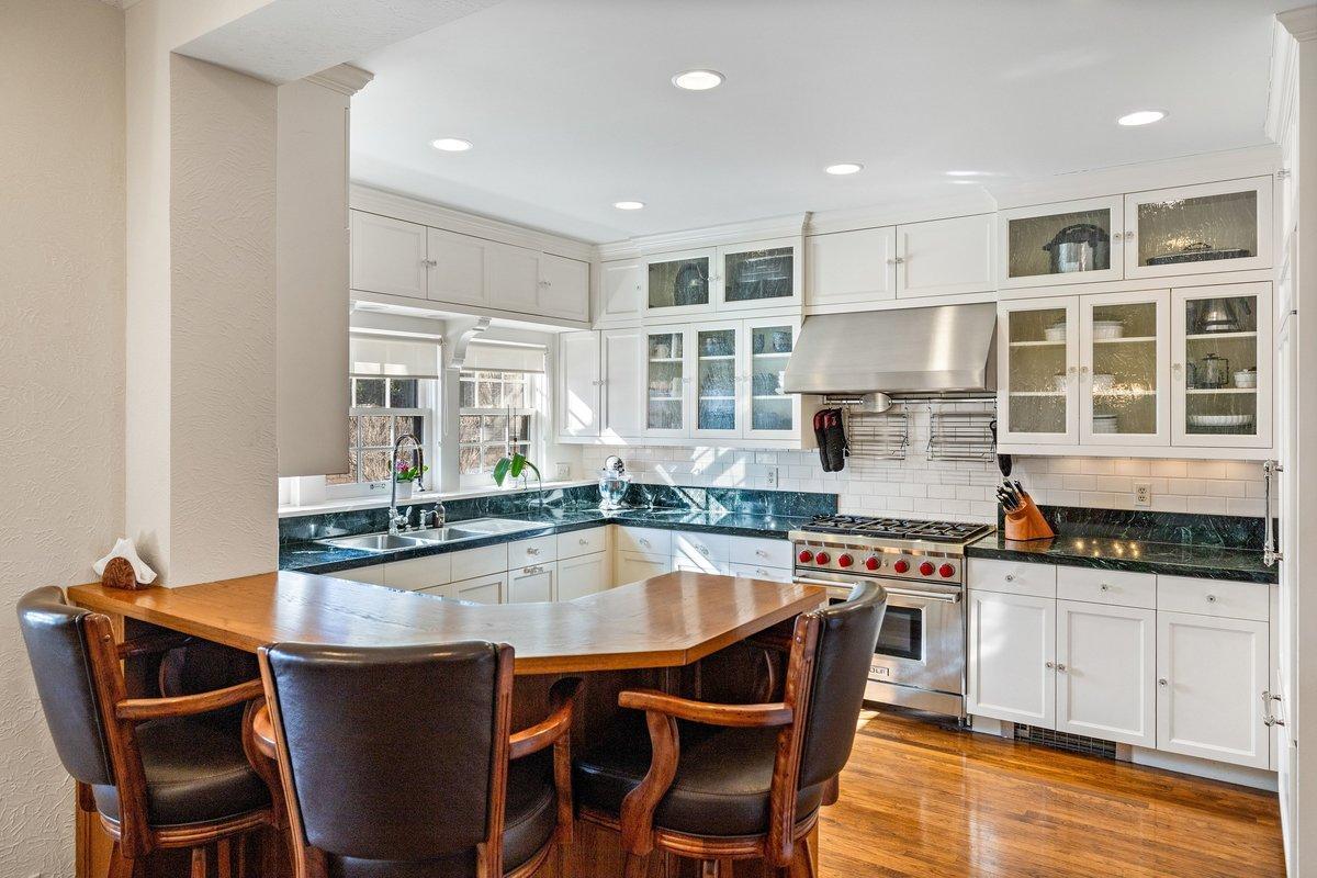 View of Residential at 1014 Mount Curve Avenue, Minneapolis MN 55403, Minneapolis (26 of 72) - Mike Wilen | Minnesota Team Real Estate