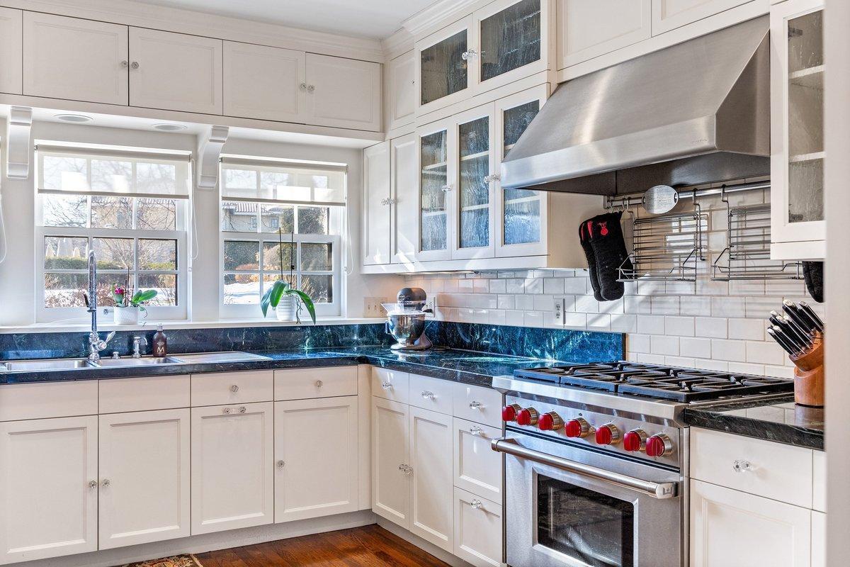 View of Residential at 1014 Mount Curve Avenue, Minneapolis MN 55403, Minneapolis (24 of 72) - Mike Wilen | Minnesota Team Real Estate