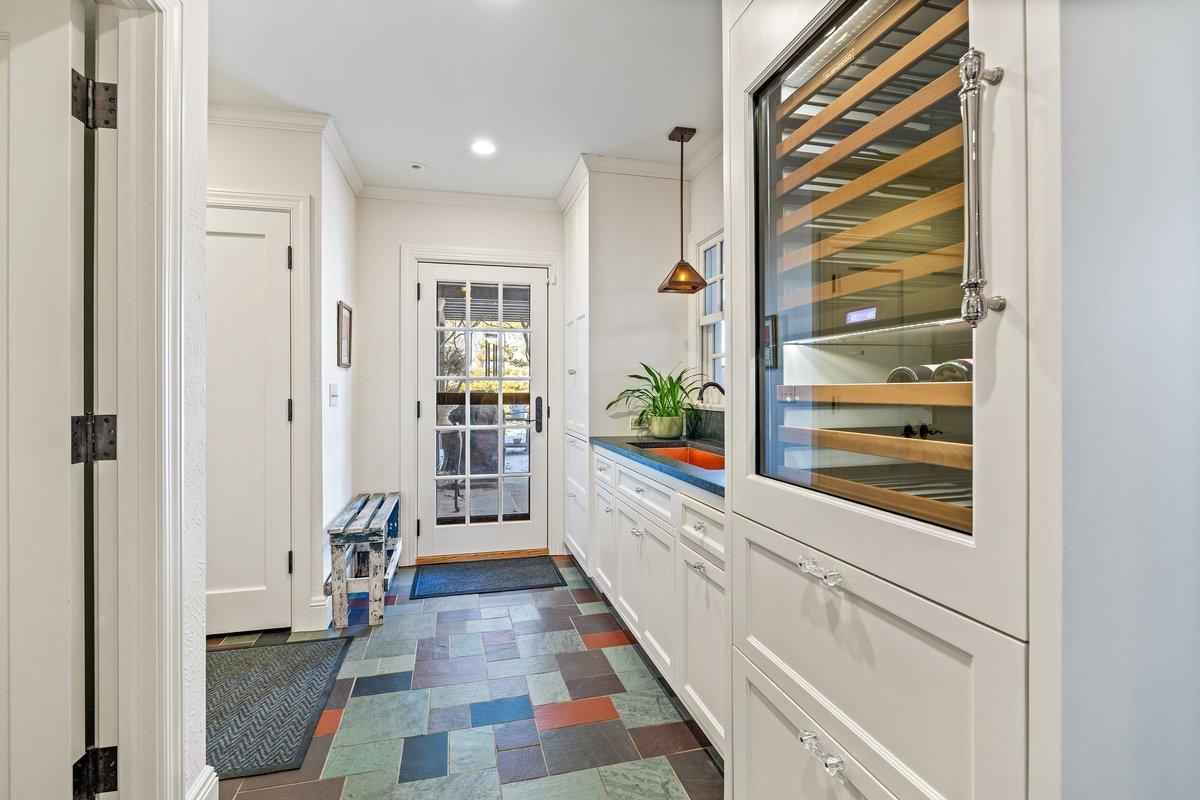 View of Residential at 1014 Mount Curve Avenue, Minneapolis MN 55403, Minneapolis (17 of 72) - Mike Wilen | Minnesota Team Real Estate