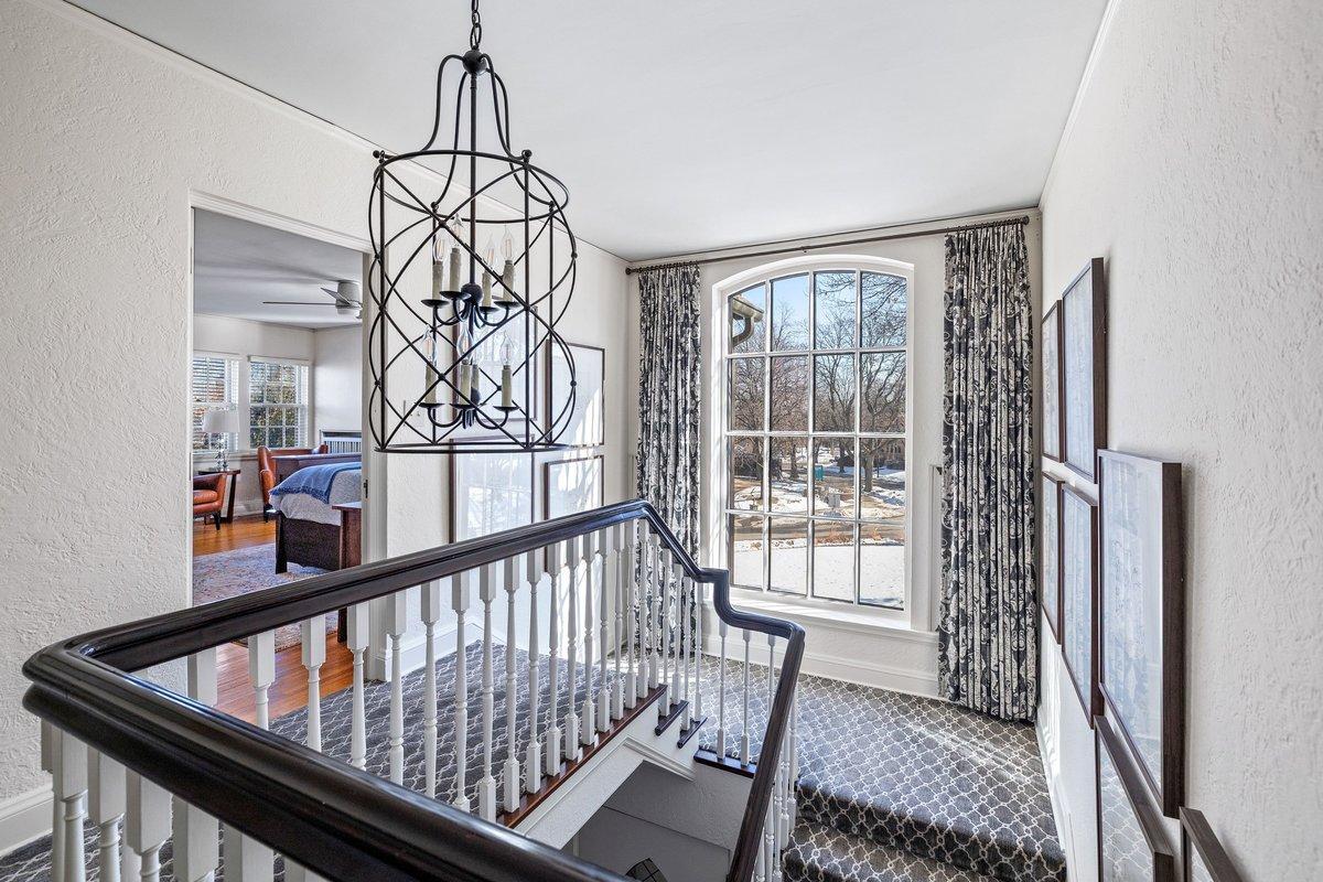 View of Residential at 1014 Mount Curve Avenue, Minneapolis MN 55403, Minneapolis (33 of 72) - Mike Wilen | Minnesota Team Real Estate