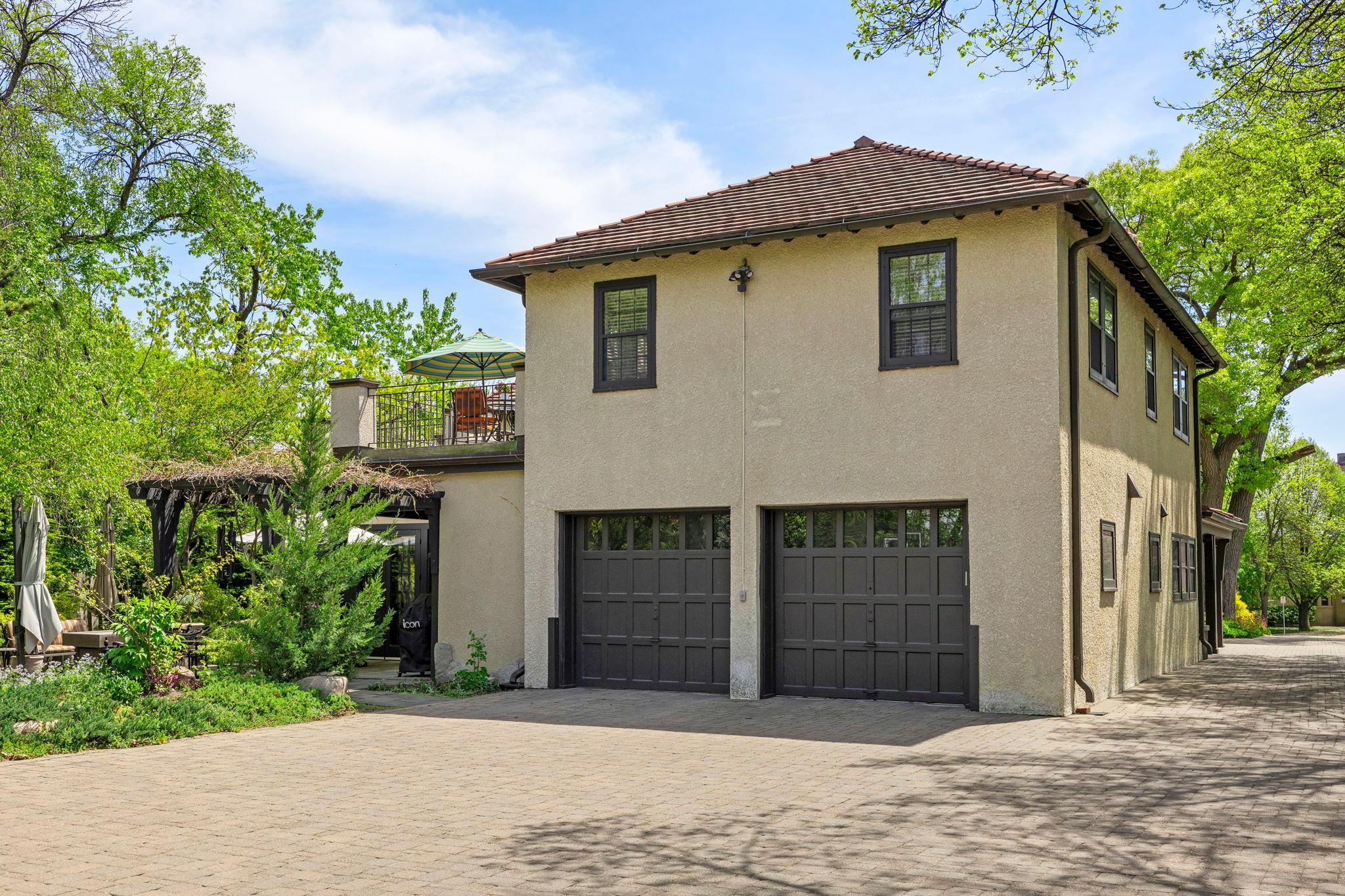 View of Residential at 1014 Mount Curve Avenue, Minneapolis MN 55403, Minneapolis (62 of 72) - Mike Wilen | Minnesota Team Real Estate