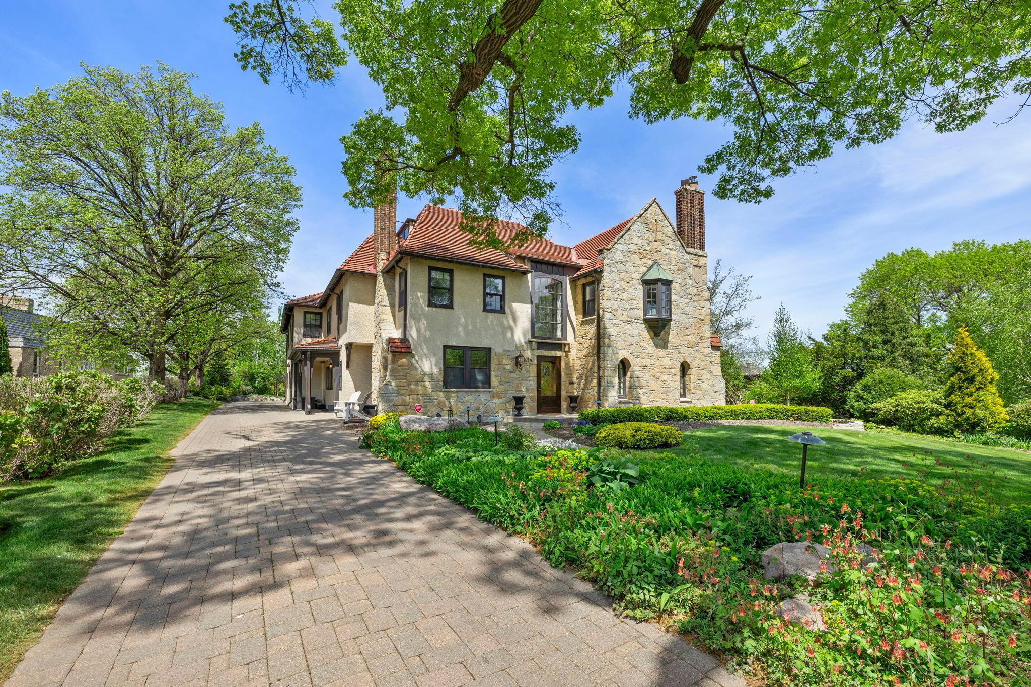 View of Residential at 1014 Mount Curve Avenue, Minneapolis MN 55403, Minneapolis (67 of 72) - Mike Wilen | Minnesota Team Real Estate