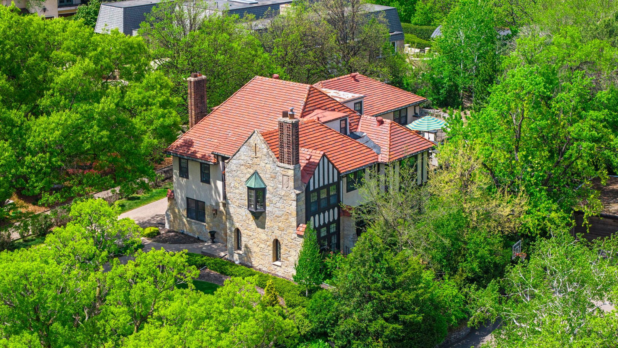 View of Residential at 1014 Mount Curve Avenue, Minneapolis MN 55403, Minneapolis (68 of 72) - Mike Wilen | Minnesota Team Real Estate
