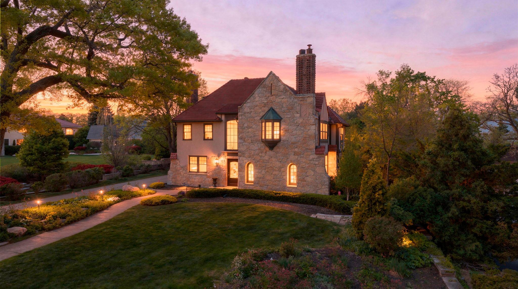 View of Single Family at 1014 Mount Curve Avenue, Minneapolis - Mike Wilen | Minnesota Team Real Estate