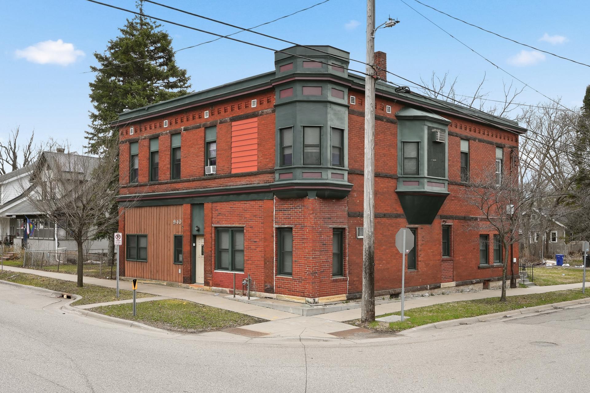 View of Commercial Sale at 940 3rd Street, Saint Paul MN 55106, Saint Paul (2 of 26) - Mike Wilen | Minnesota Team Real Estate