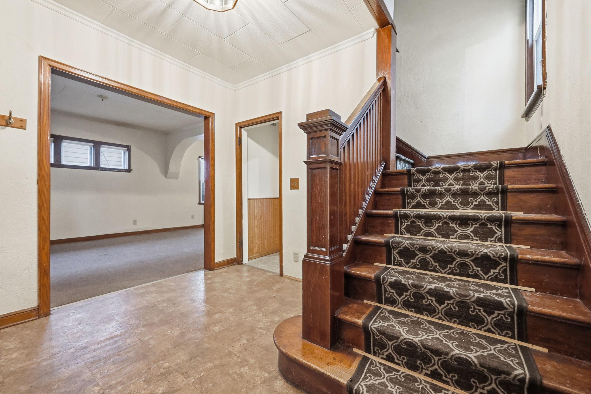 View of Residential at 1092 Sims Avenue, Saint Paul MN 55106, Saint Paul (9 of 29) - Mike Wilen | Minnesota Team Real Estate