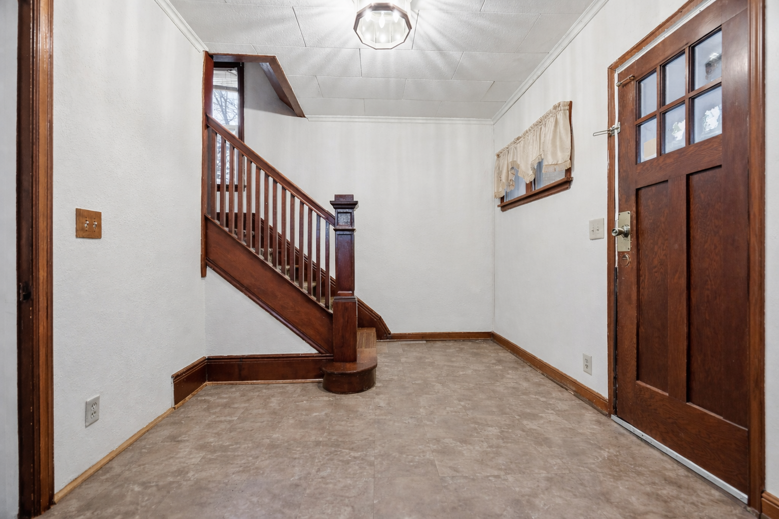 View of Residential at 1092 Sims Avenue, Saint Paul MN 55106, Saint Paul (7 of 29) - Mike Wilen | Minnesota Team Real Estate