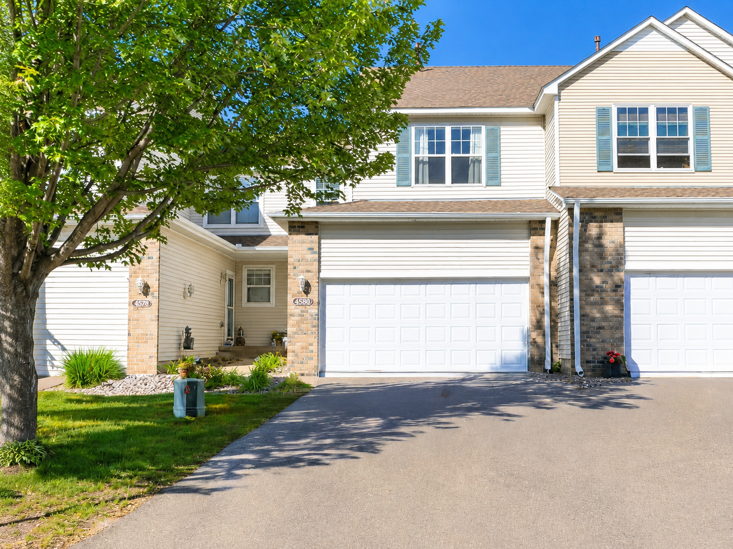 View of (TH) Side x Side at 4580 Blaylock Circle, Inver Grove Heights - Mike Wilen | Minnesota Team Real Estate