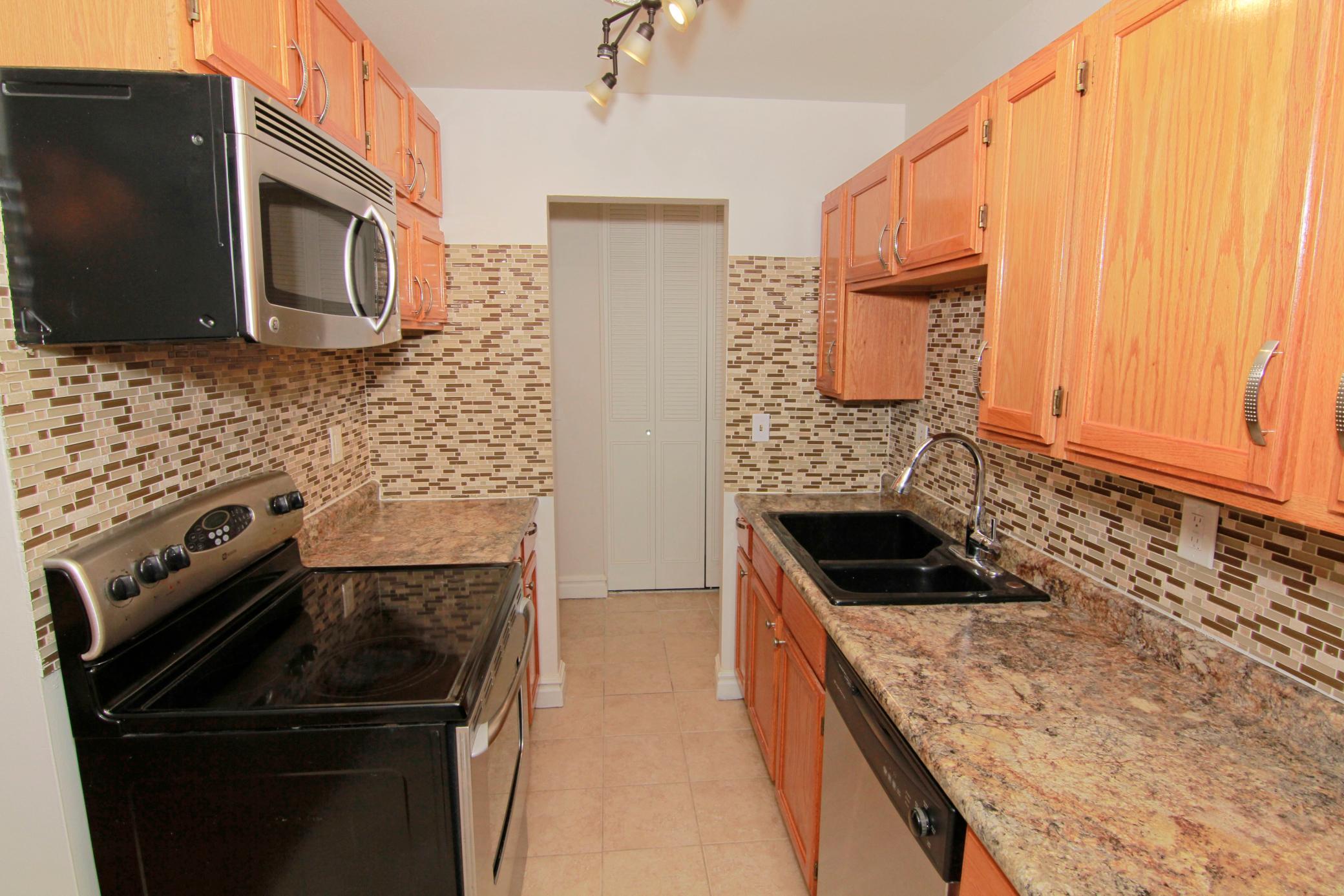 View of Residential at 2212 Aldrich Avenue #106, Minneapolis MN 55405, Minneapolis (17 of 29) - Mike Wilen | Minnesota Team Real Estate