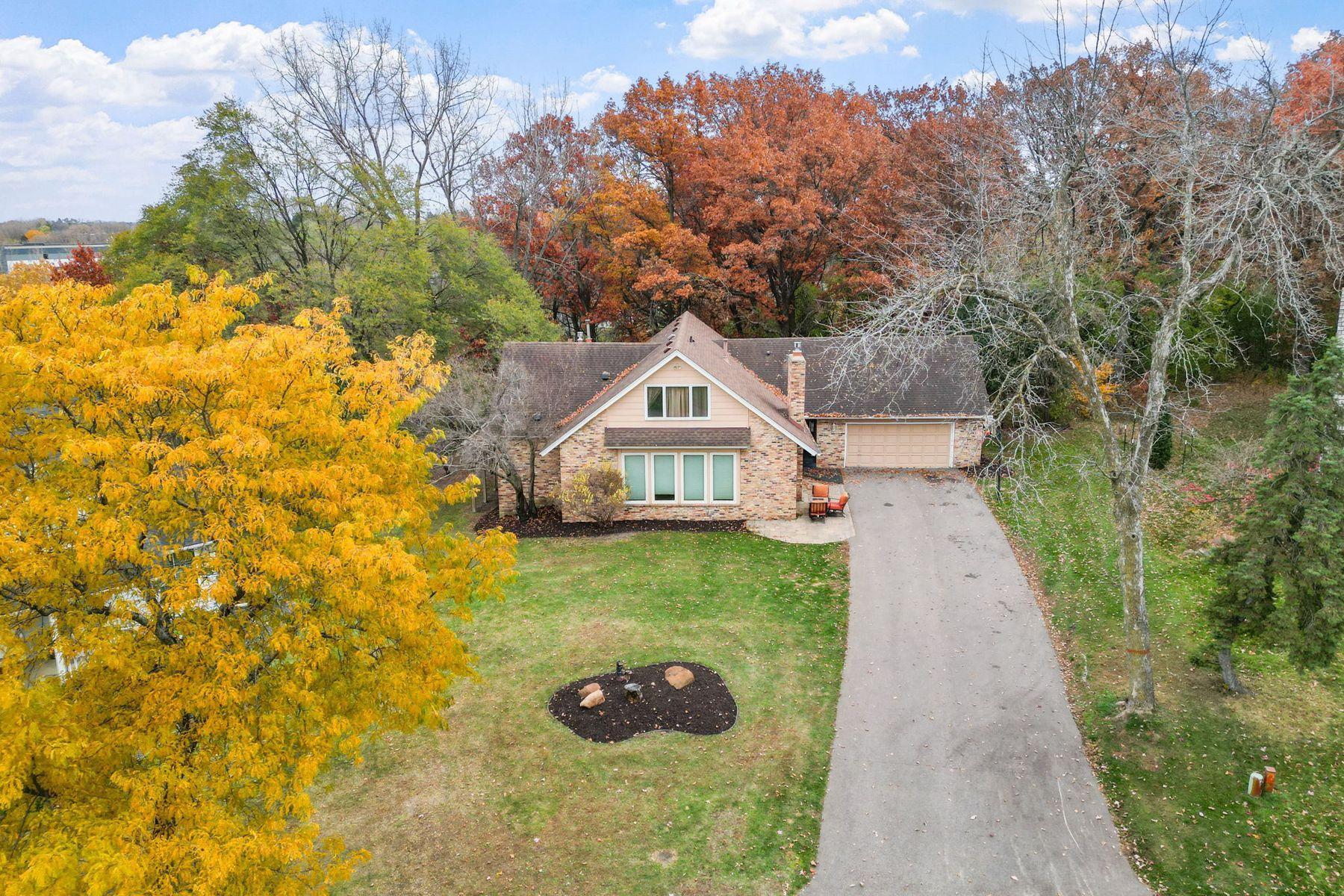 View of Residential at 71 Deer Hills Court, North Oaks MN 55127, North Oaks (3 of 36) - Mike Wilen | Minnesota Team Real Estate