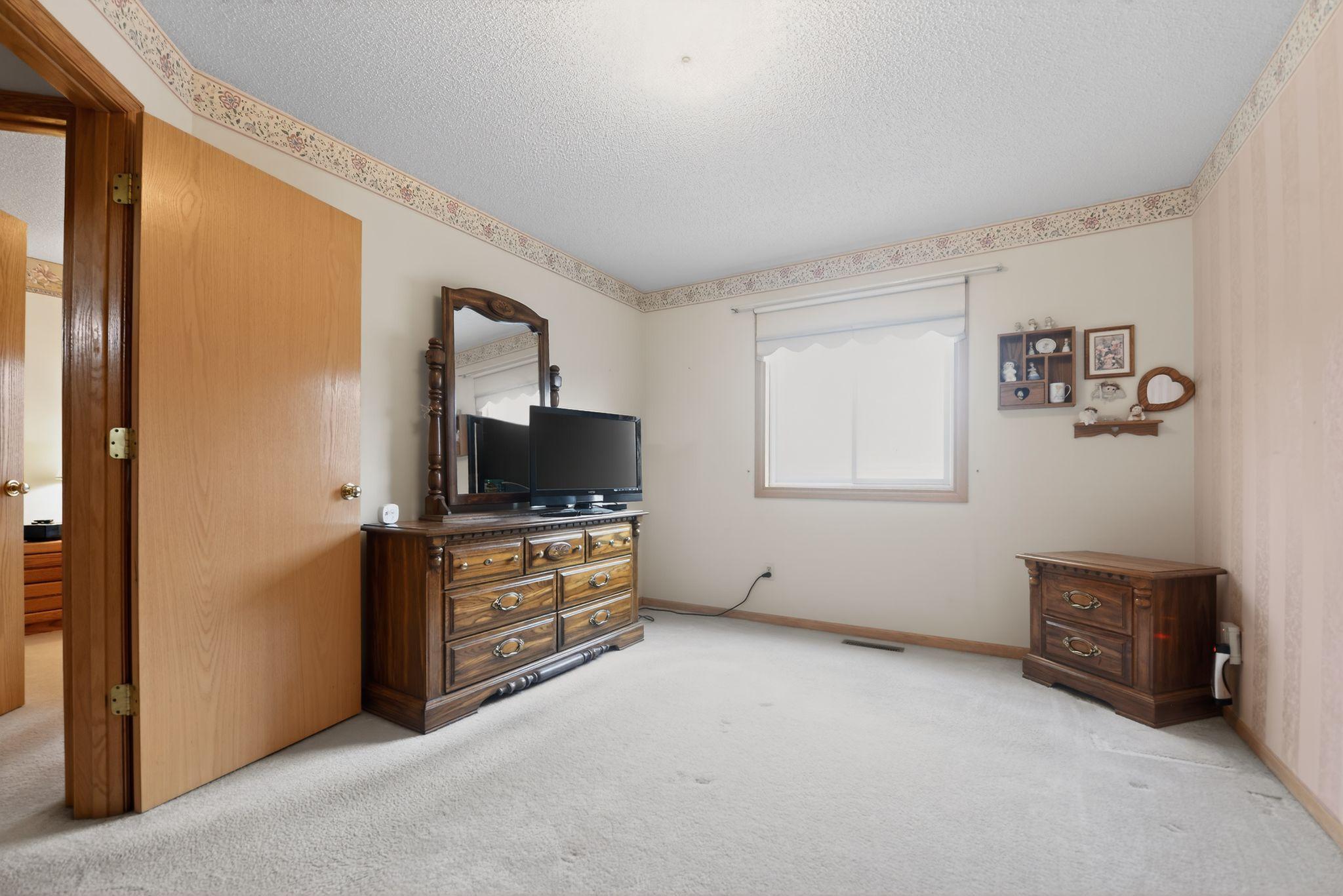 View of Residential at 7040 49th Street, Oakdale MN 55128, Oakdale (18 of 29) - Mike Wilen | Minnesota Team Real Estate