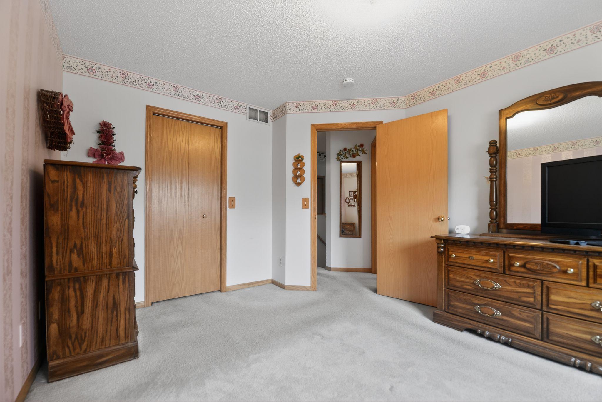 View of Residential at 7040 49th Street, Oakdale MN 55128, Oakdale (17 of 29) - Mike Wilen | Minnesota Team Real Estate