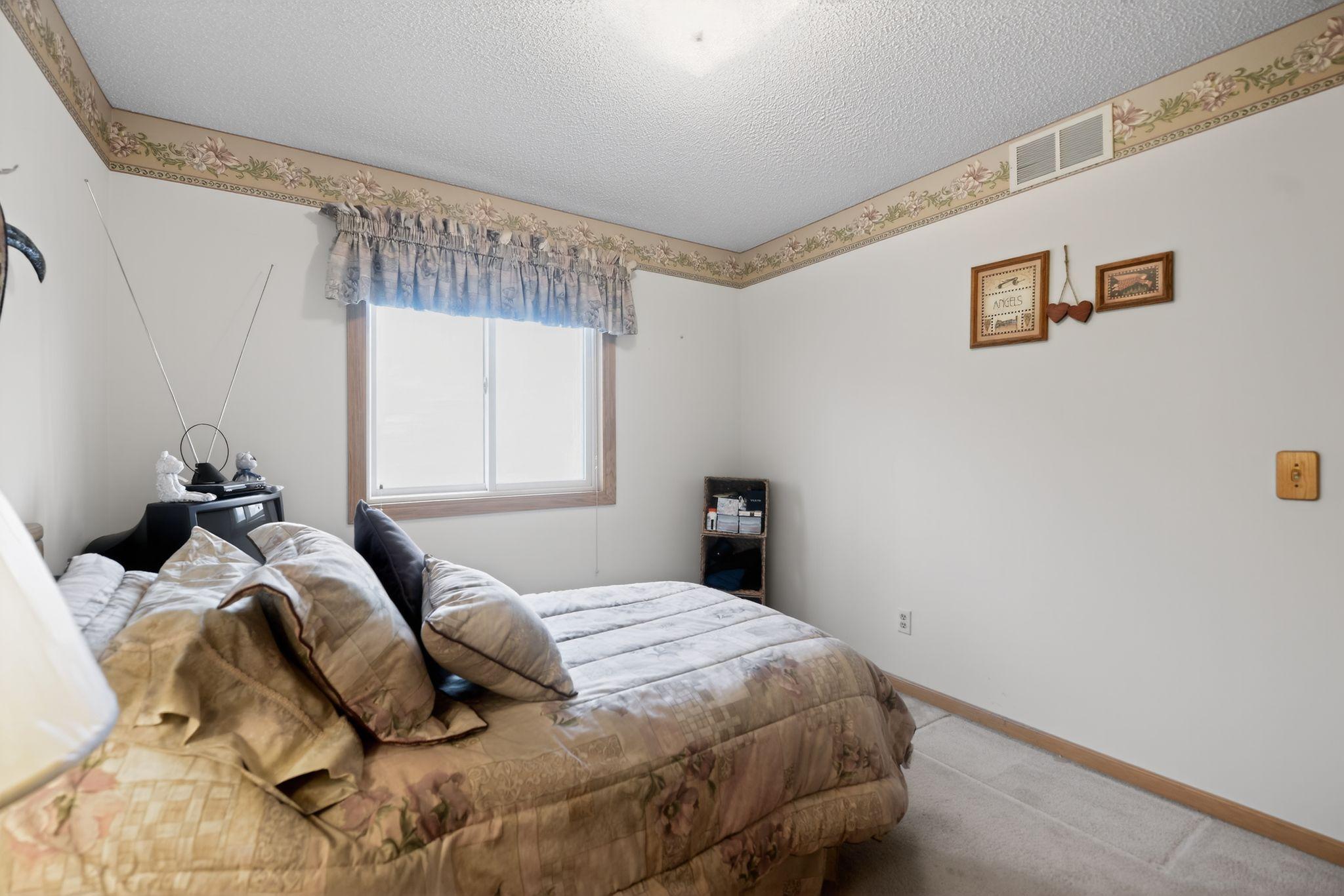 View of Residential at 7040 49th Street, Oakdale MN 55128, Oakdale (21 of 29) - Mike Wilen | Minnesota Team Real Estate
