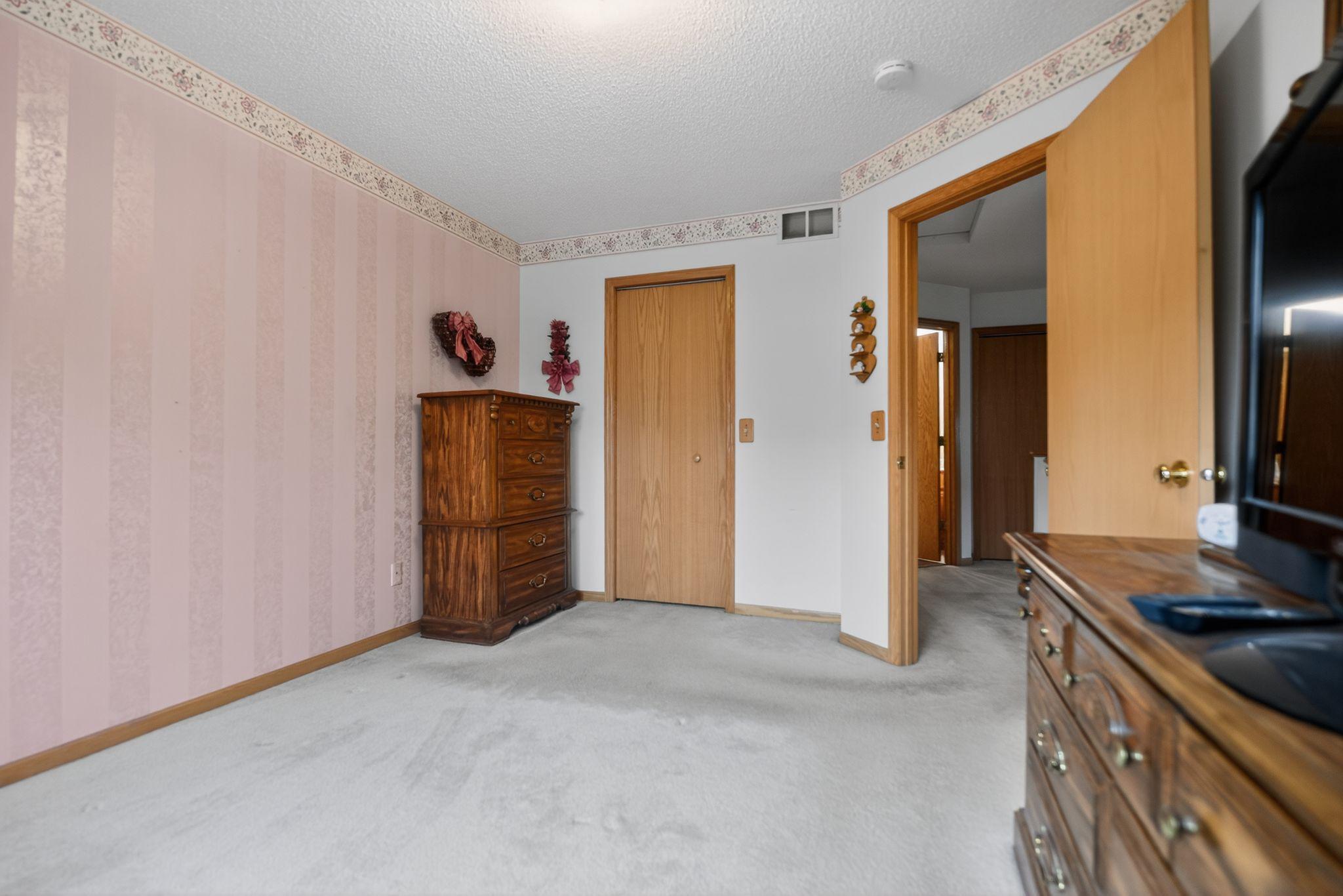 View of Residential at 7040 49th Street, Oakdale MN 55128, Oakdale (16 of 29) - Mike Wilen | Minnesota Team Real Estate