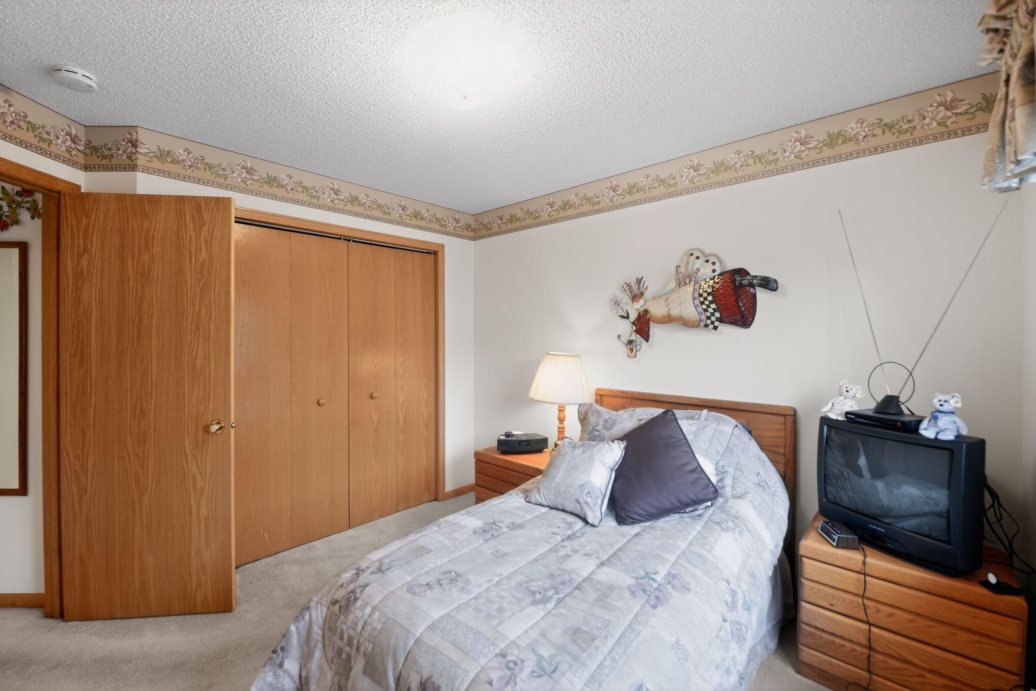 View of Residential at 7040 49th Street, Oakdale MN 55128, Oakdale (22 of 29) - Mike Wilen | Minnesota Team Real Estate
